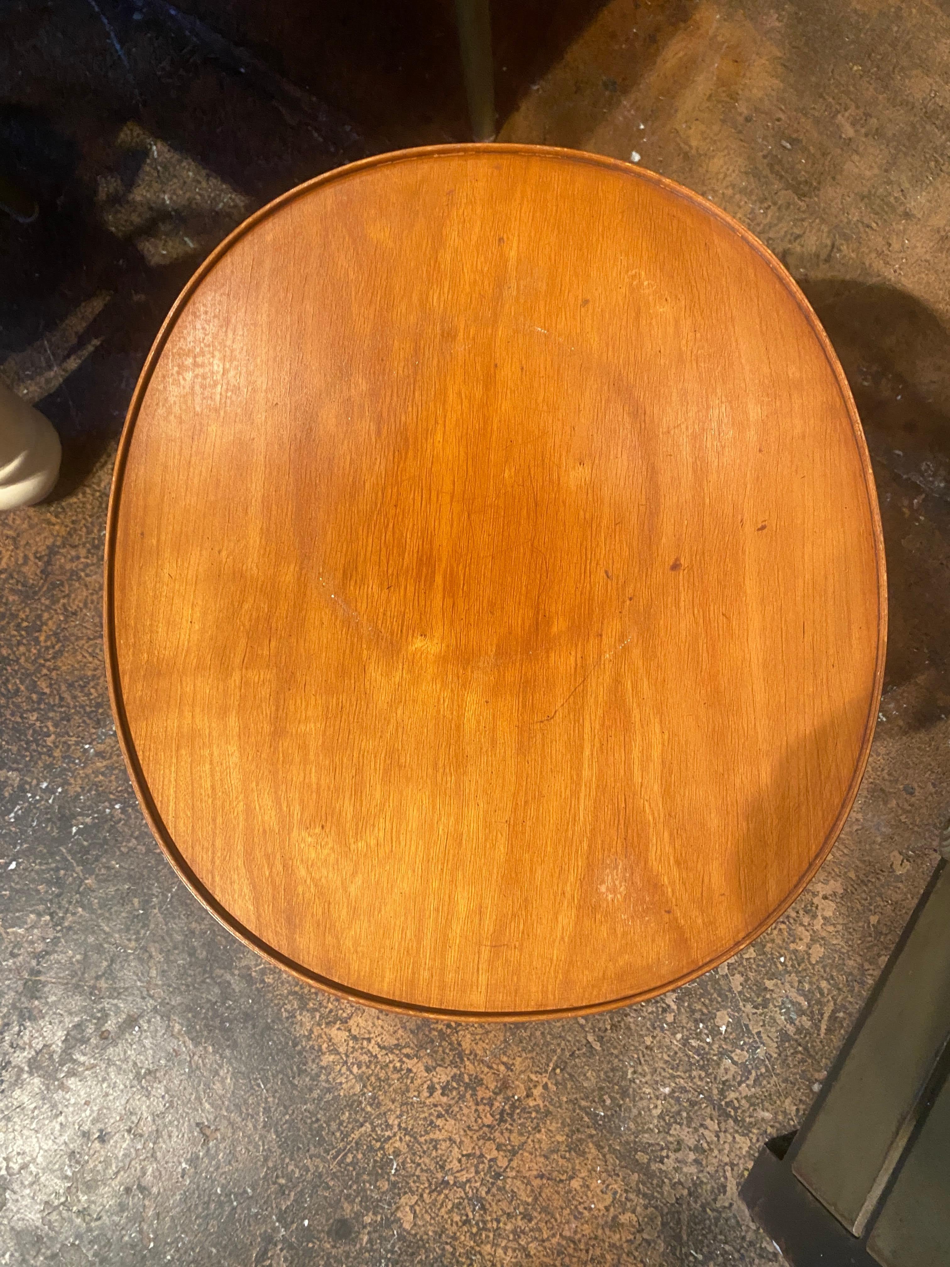 Mid-20th Century Vintage Petite Oval Side Accent Table For Sale