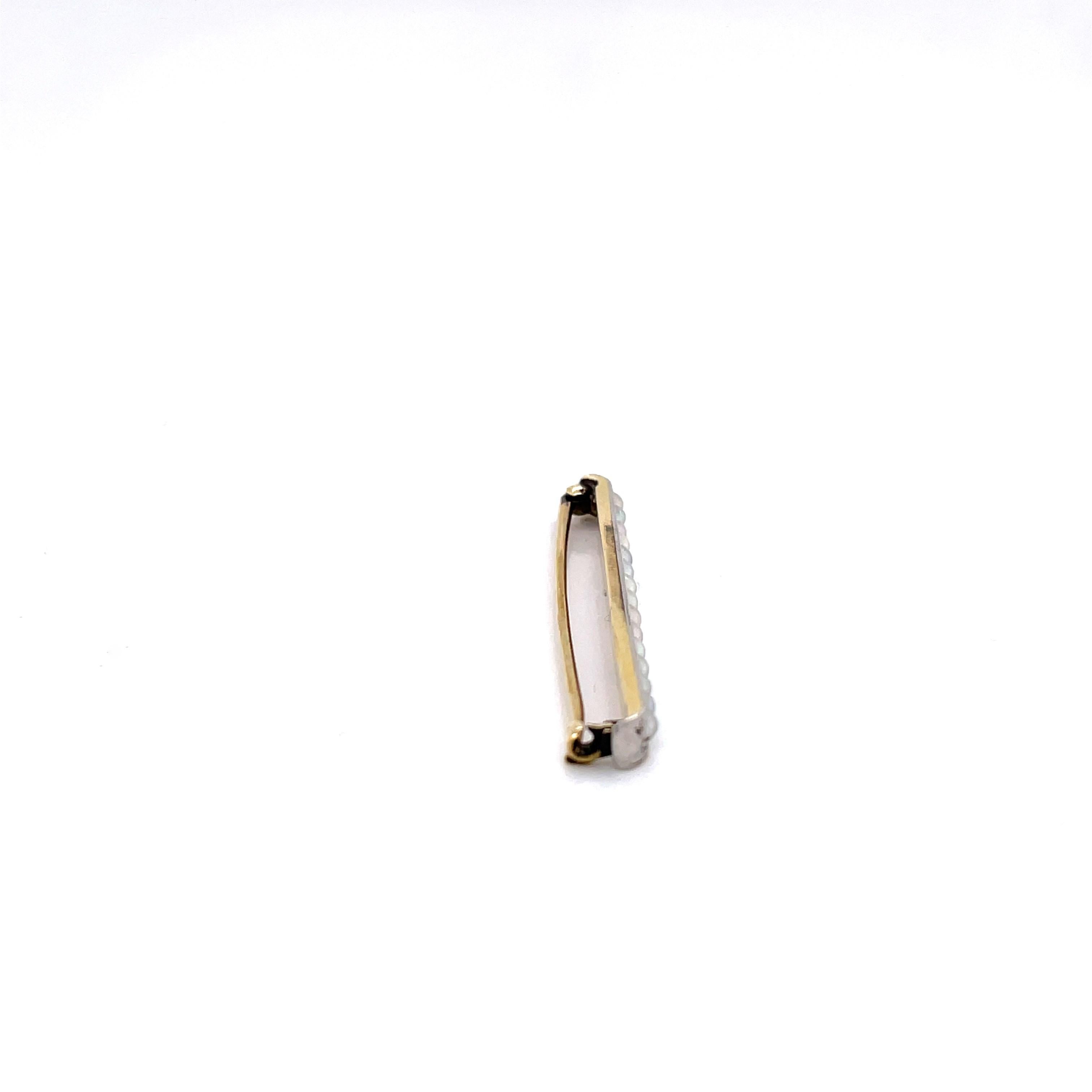 Vintage Petite Pearl Gold Bar Pin Brooch In Good Condition For Sale In Mount Kisco, NY