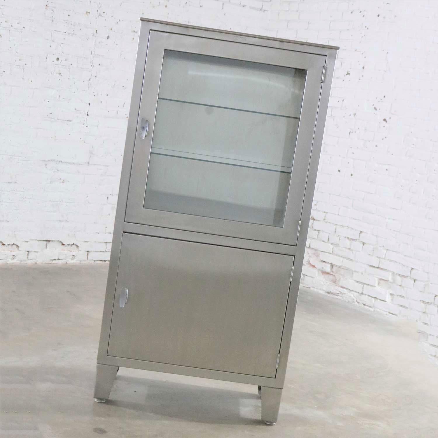 Fabulous stainless steel industrial medical cabinet that is perfect for display. In great vintage age appropriate condition with small nicks and dings and scratches as you would expect but an over-all incredible look, circa 1950s. 

Fabulous!