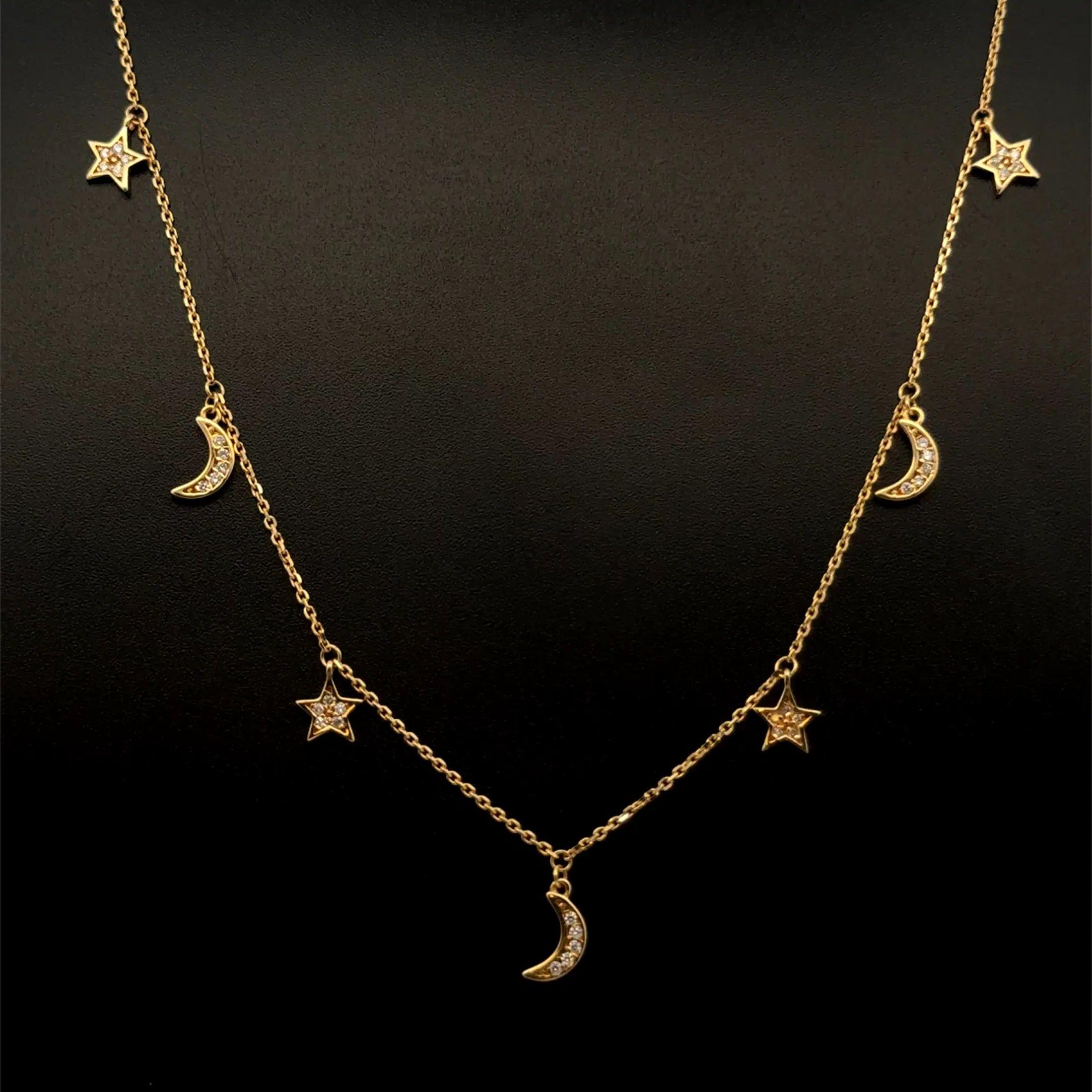 Taglio rotondo Collana d'oro Petite Sun, Moon and Stars Diamond Station d'epoca in vendita