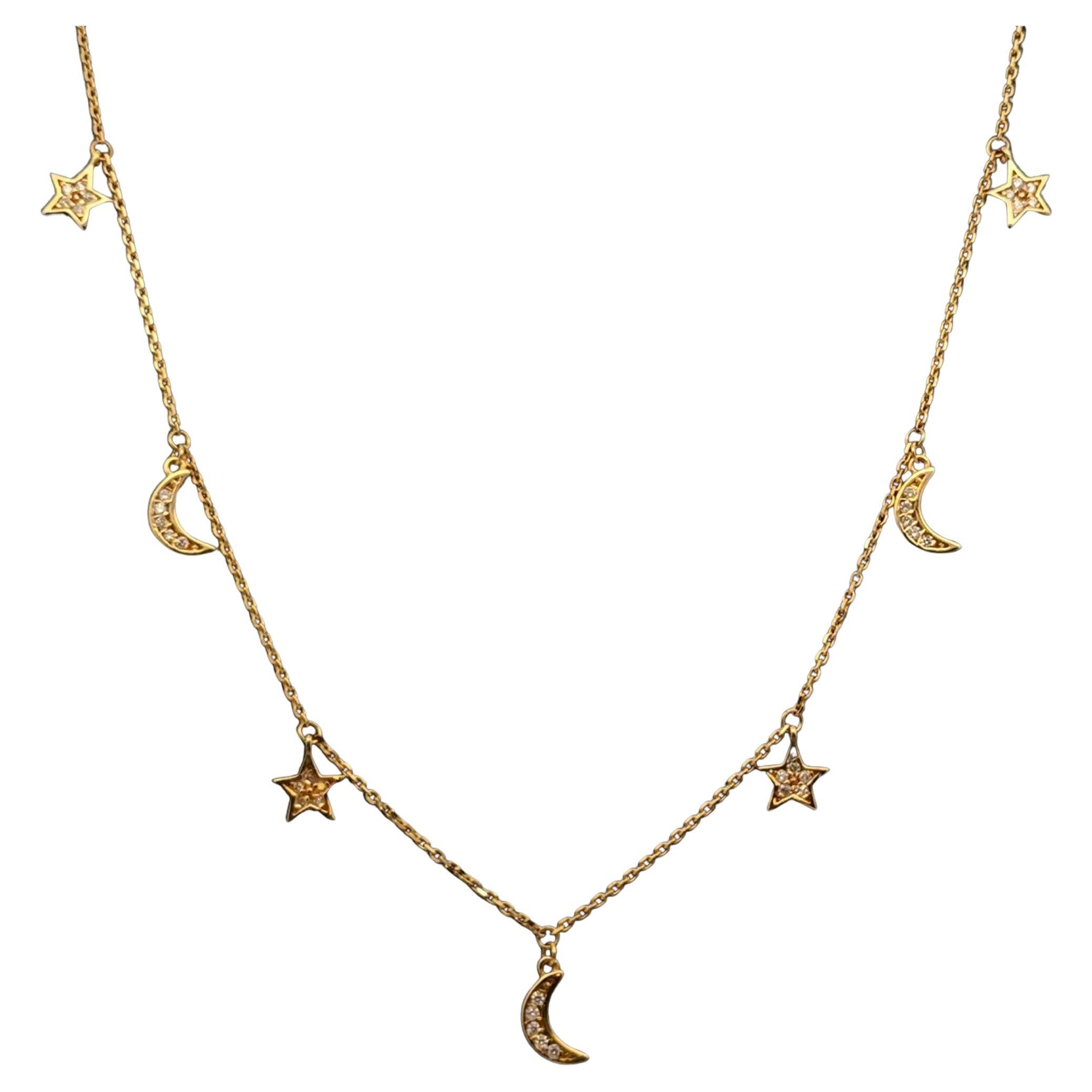 Collana d
oro Petite Sun, Moon and Stars Diamond Station d
epoca in vendita