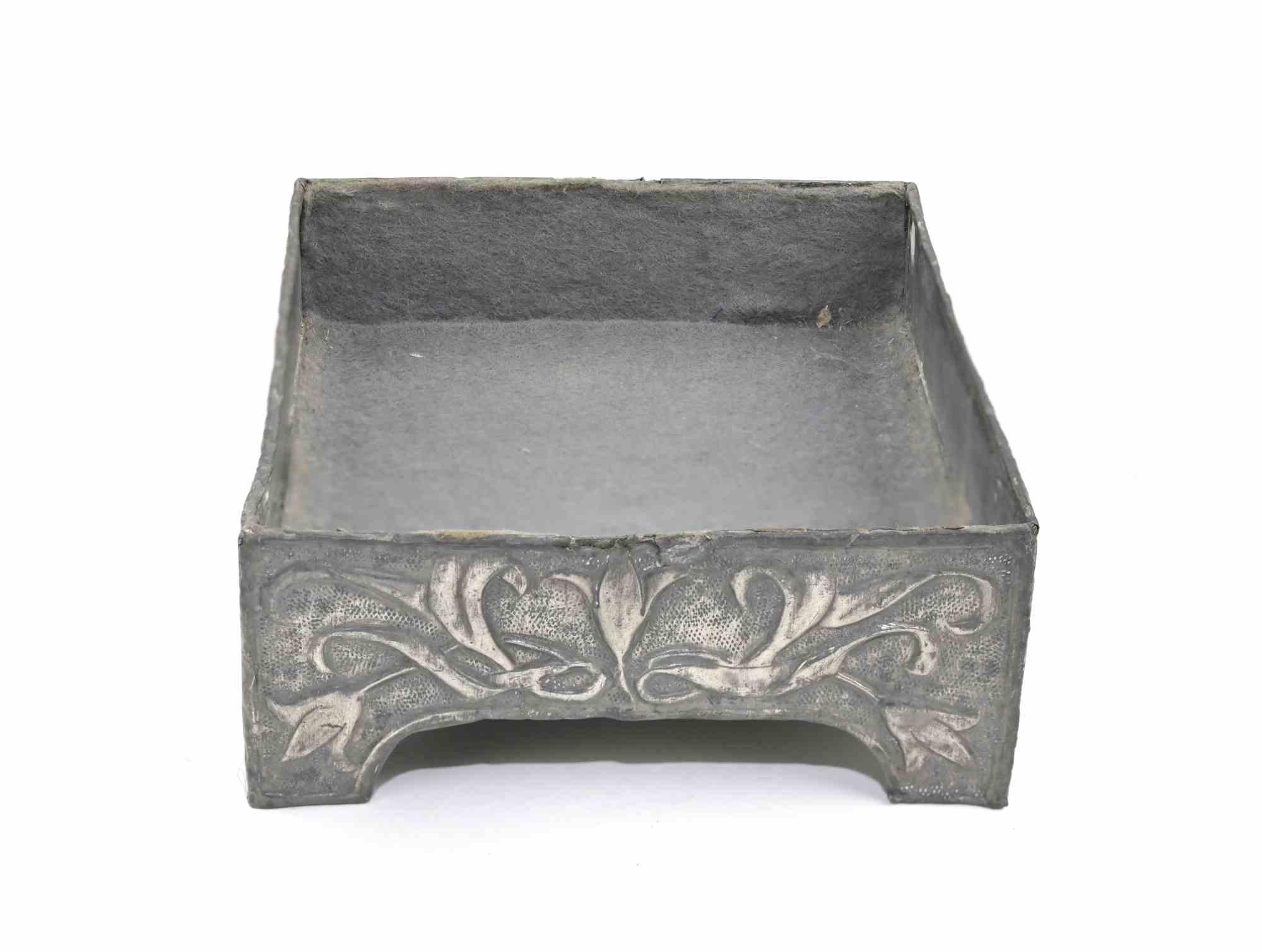 Art nouveau Récipient vintage en étain, Italie, début du 20ème siècle en vente