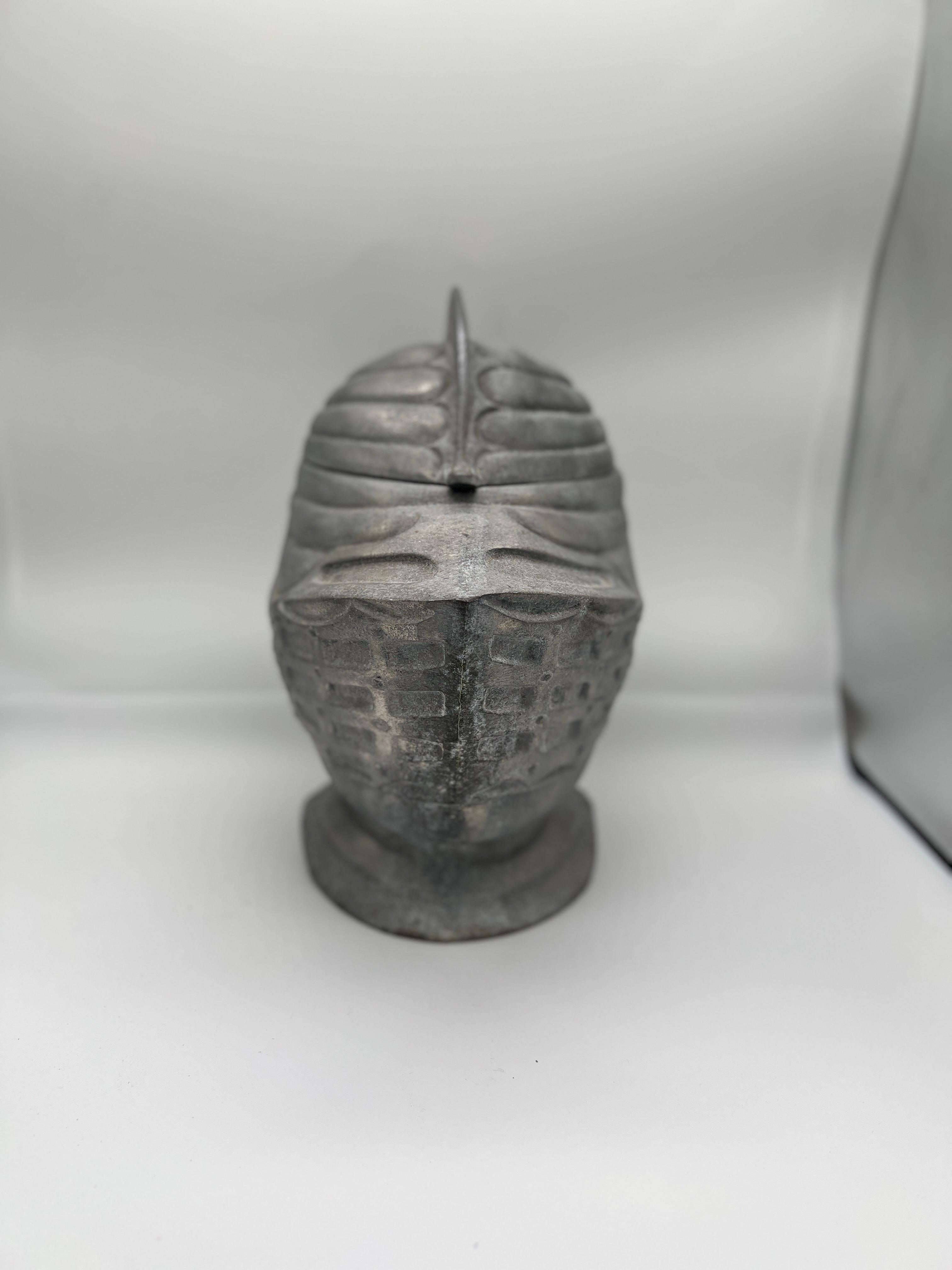 Britannique Seau à glace pour casque de chevalier en étain en vente