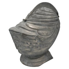 Cubitera vintage de peltre con casco de caballero