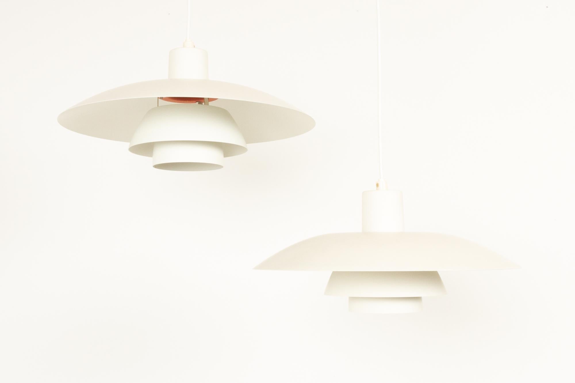Vintage PH 4/3 pendants by Poul Henningsen for Louis Poulsen 1970s, set of 2

Pair of white Danish modern PH4 ceiling pendants with three shades. A true Mid-Century Modern lighting design Classic.

This lamp is a simplified model of a lamp that
