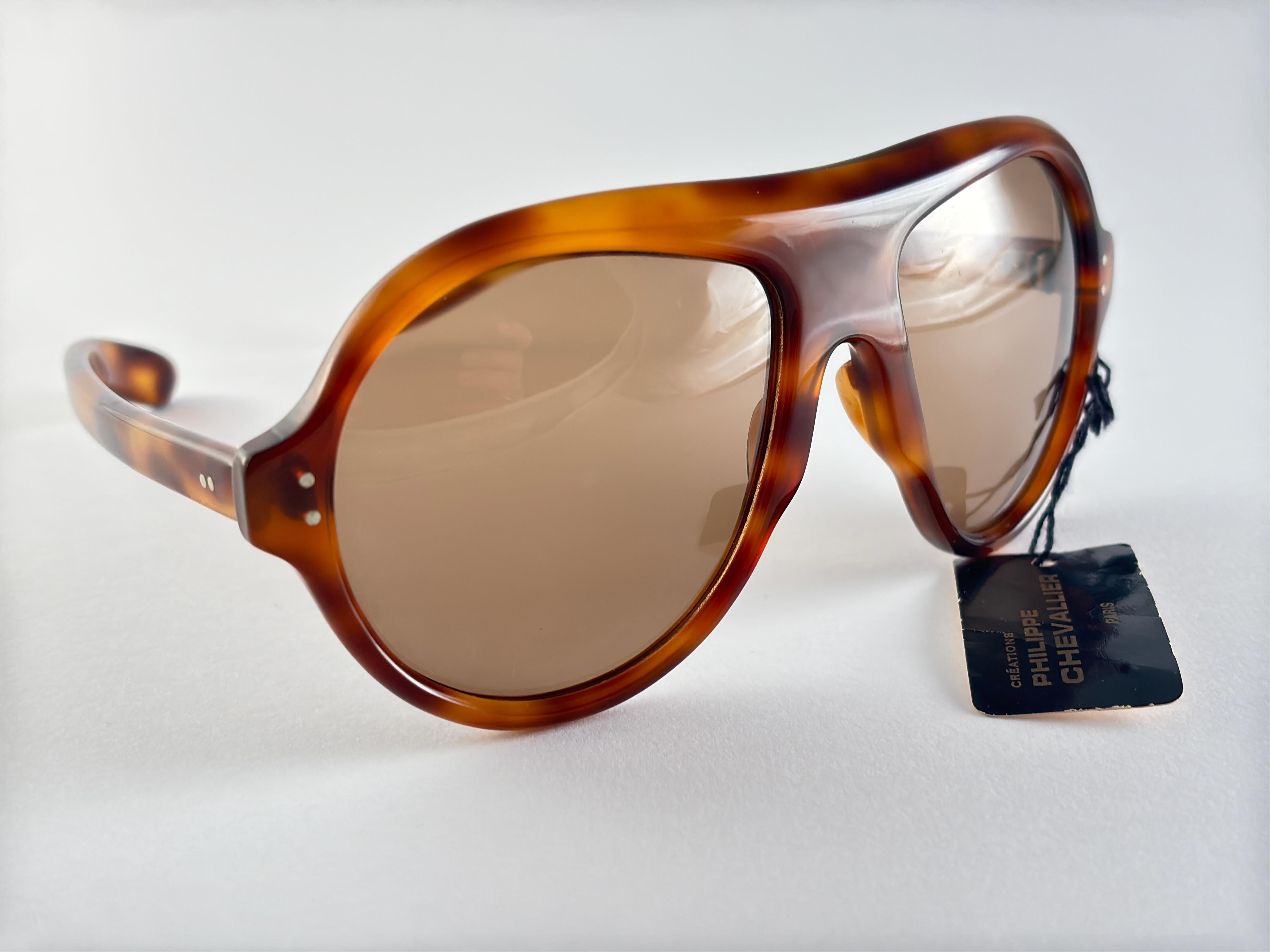 
Rare Collector's Item Vintage Philippe Chevalier Tortoise Oversized Sunglasses With Light Brown Lenses.   
A Superb Find. Please Study The Pictures.

Please Notice This Item May Show Minor Sign Of Wear Due To More Than 60 Years Of Storage.  


Made