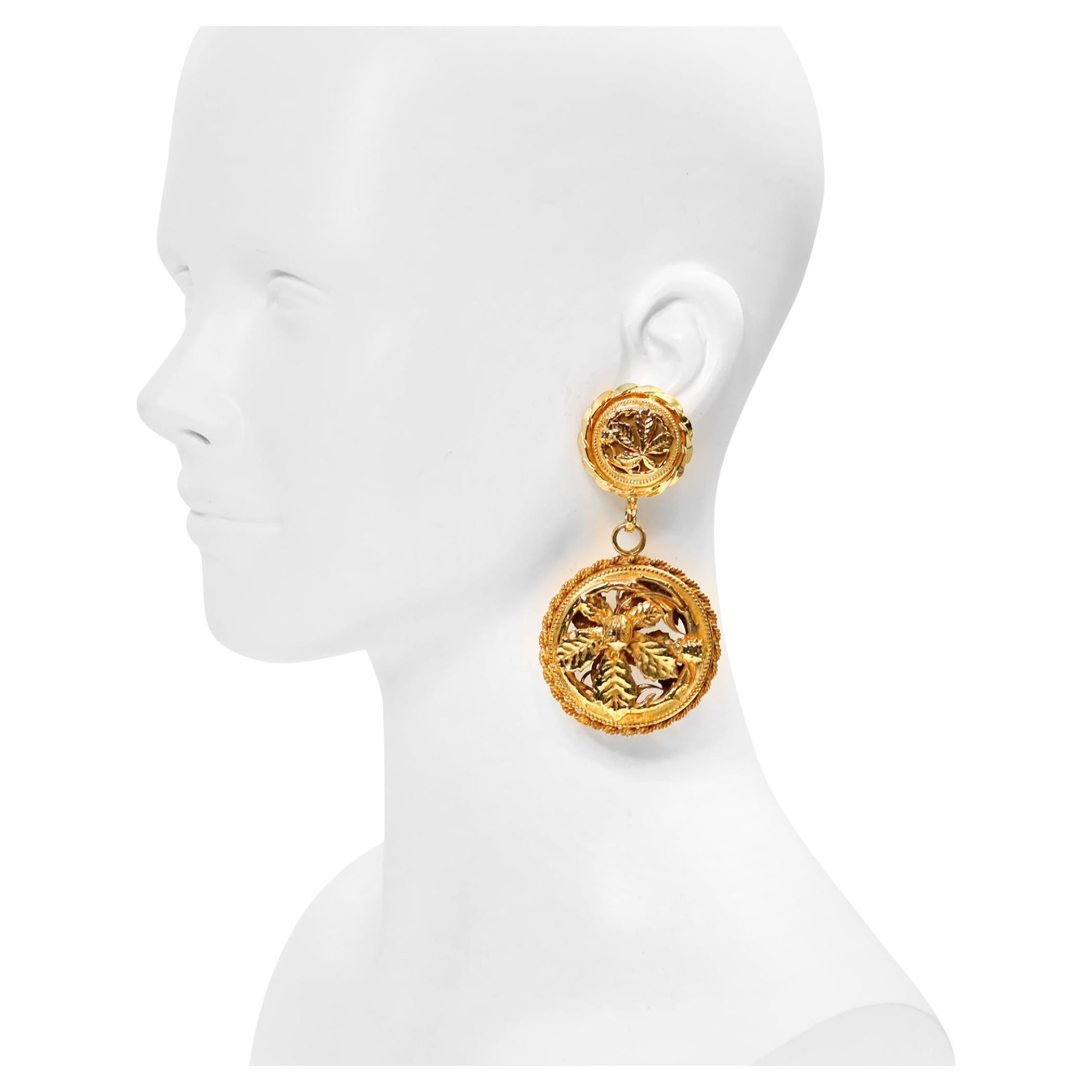 Pendientes colgantes vintage Philippe Ferrandis en tono dorado, hacia la década de 1980