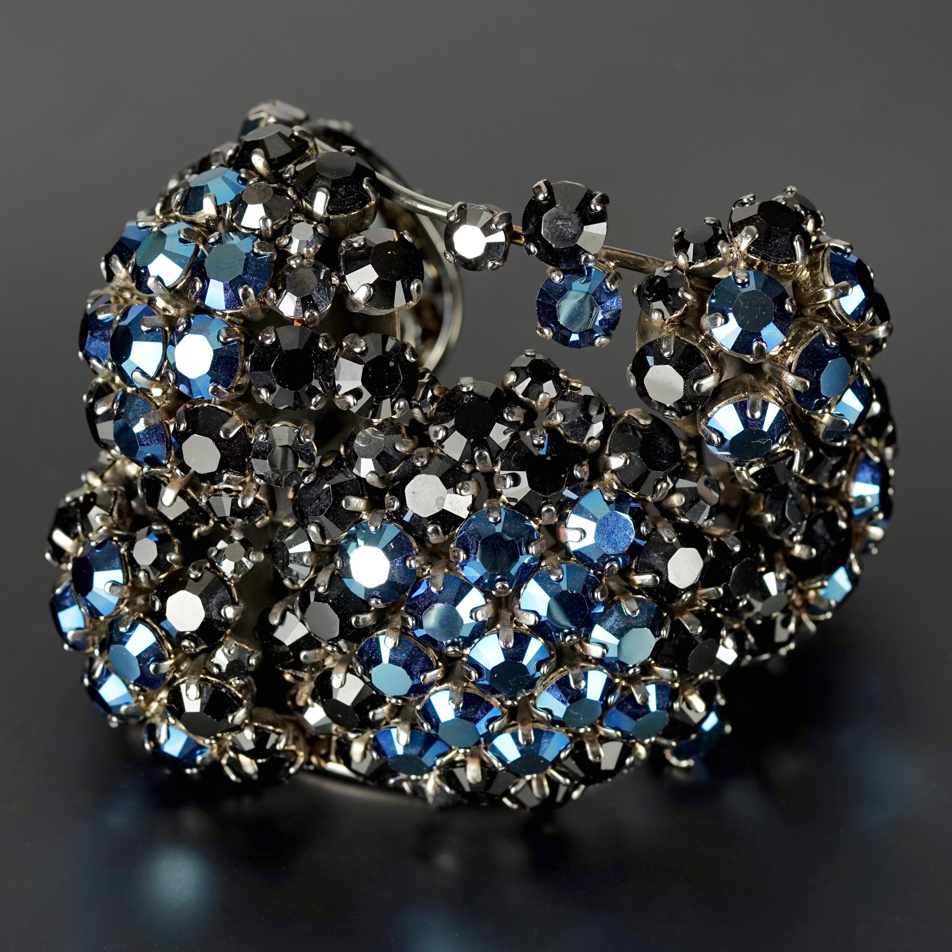 Vintage PHILIPPE FERRANDIS Dramatic Crystal Wide Cuff Bracelet In Excellent Condition For Sale In Kingersheim, Alsace