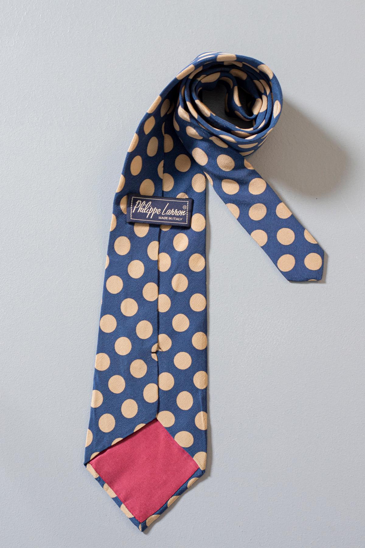 Purple Vintage Philippe Larror 100% silk tie with polka dots For Sale