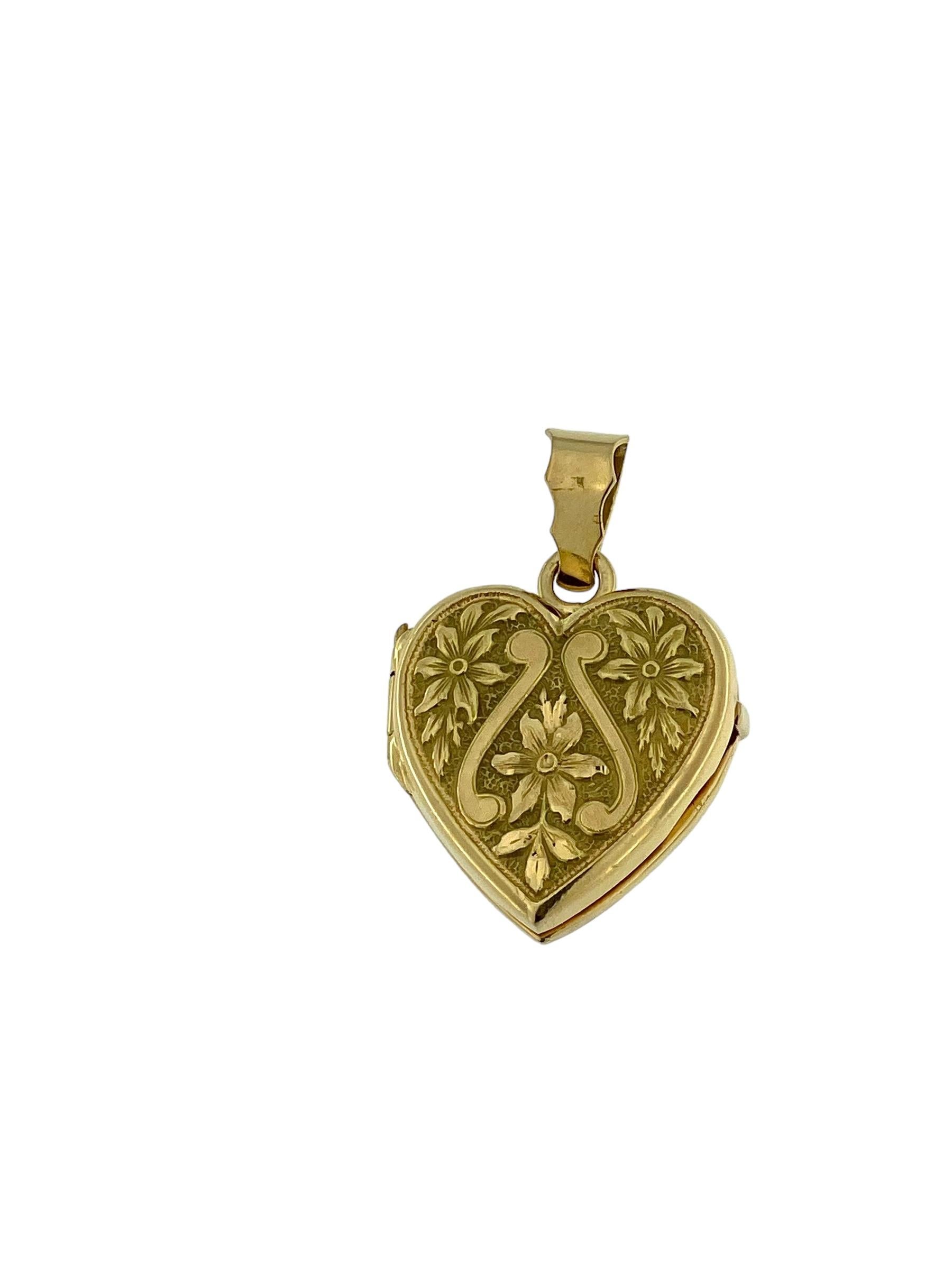 Women's or Men's Vintage Photo Holder Heart Pendant 18 karat Yellow Gold For Sale