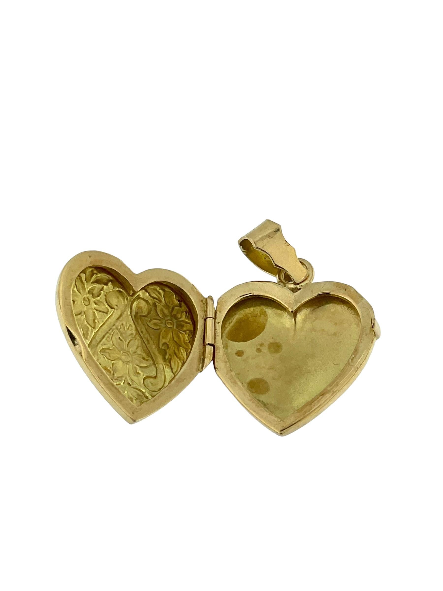 Vintage Photo Holder Heart Pendant 18 karat Yellow Gold For Sale 2