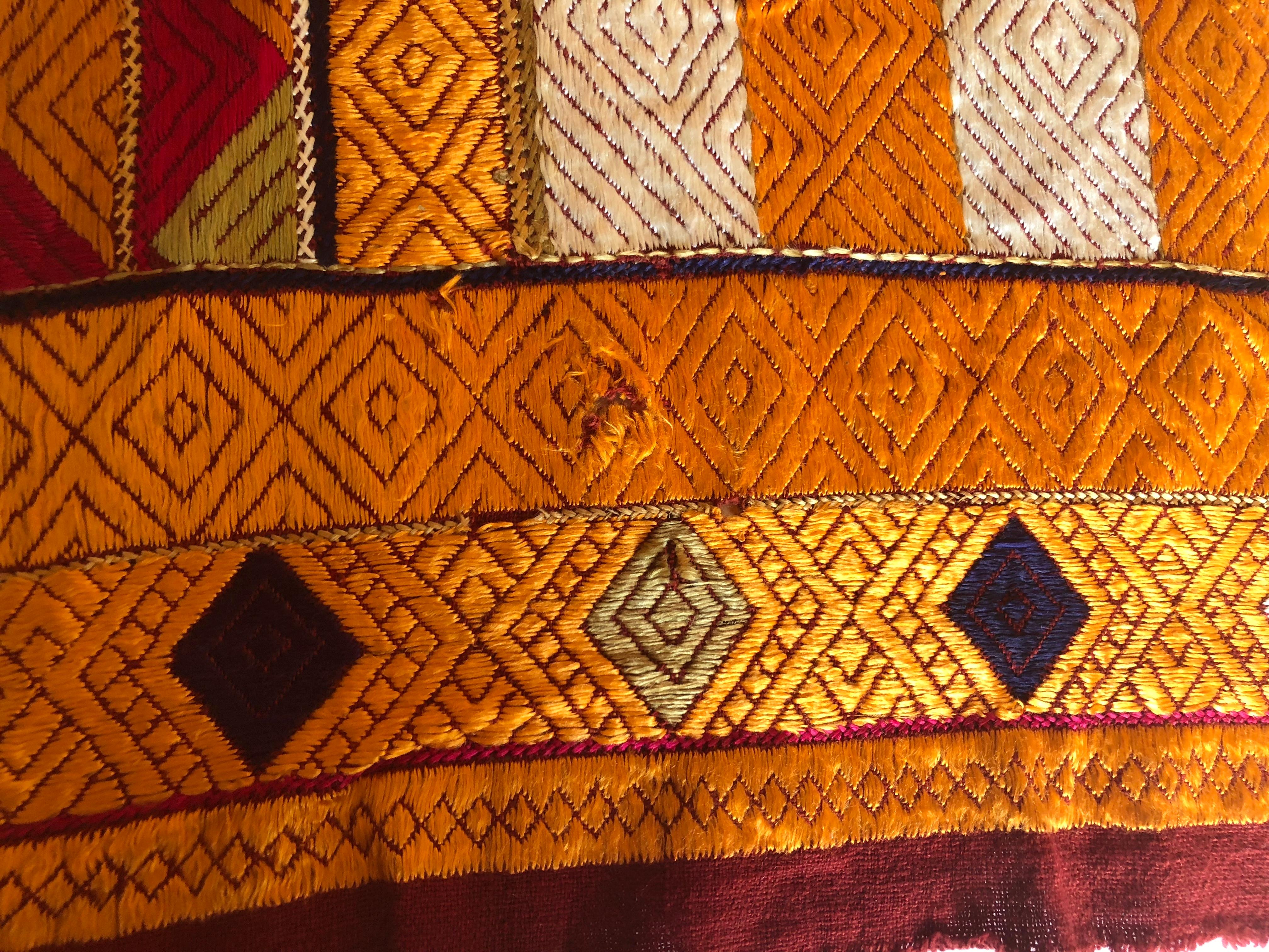 Vintage Phulkari Bagh Wedding Shawl with Silk Embroidery from Punjab, India 3