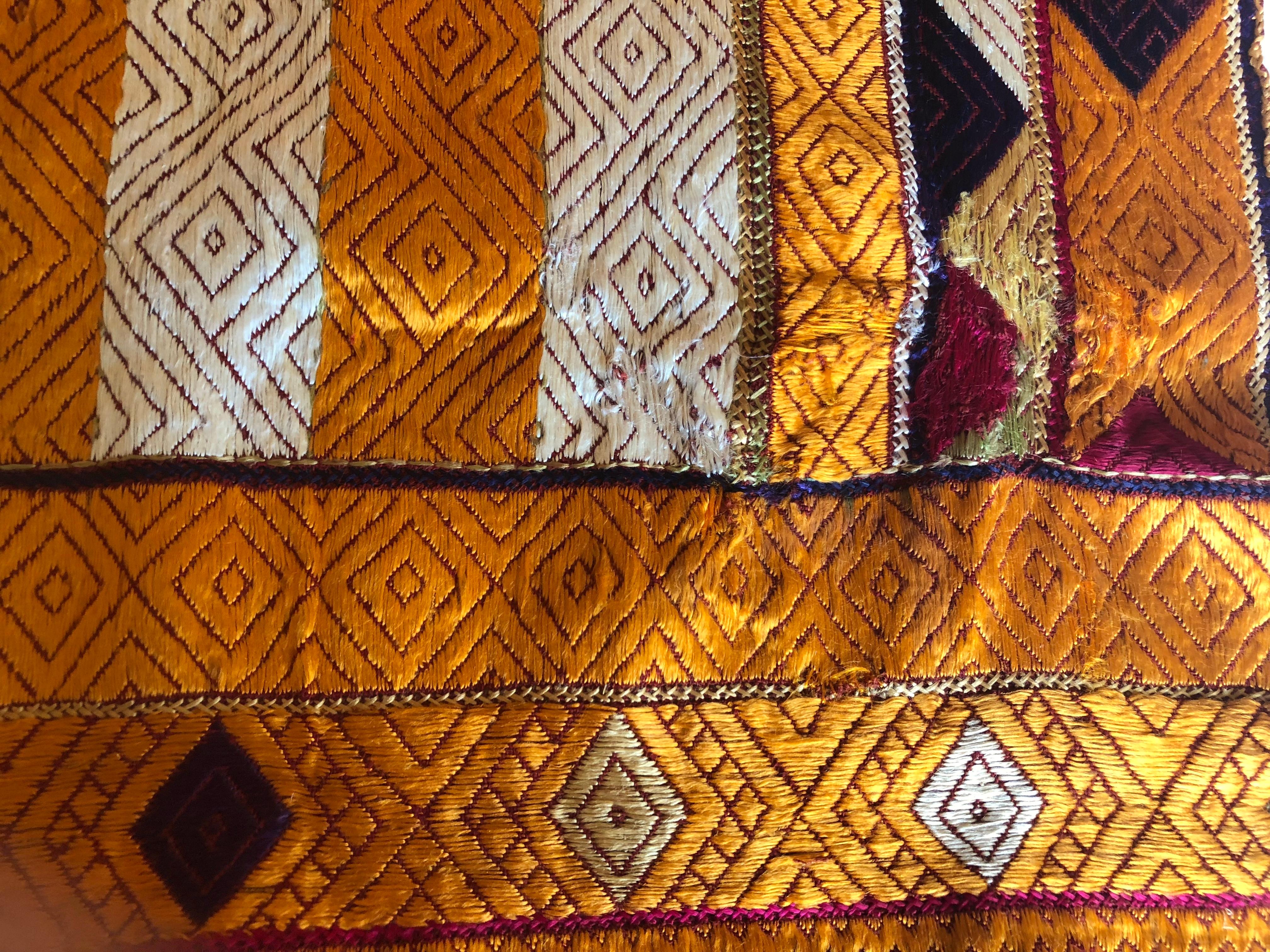 Vintage Phulkari Bagh Wedding Shawl with Silk Embroidery from Punjab, India 2