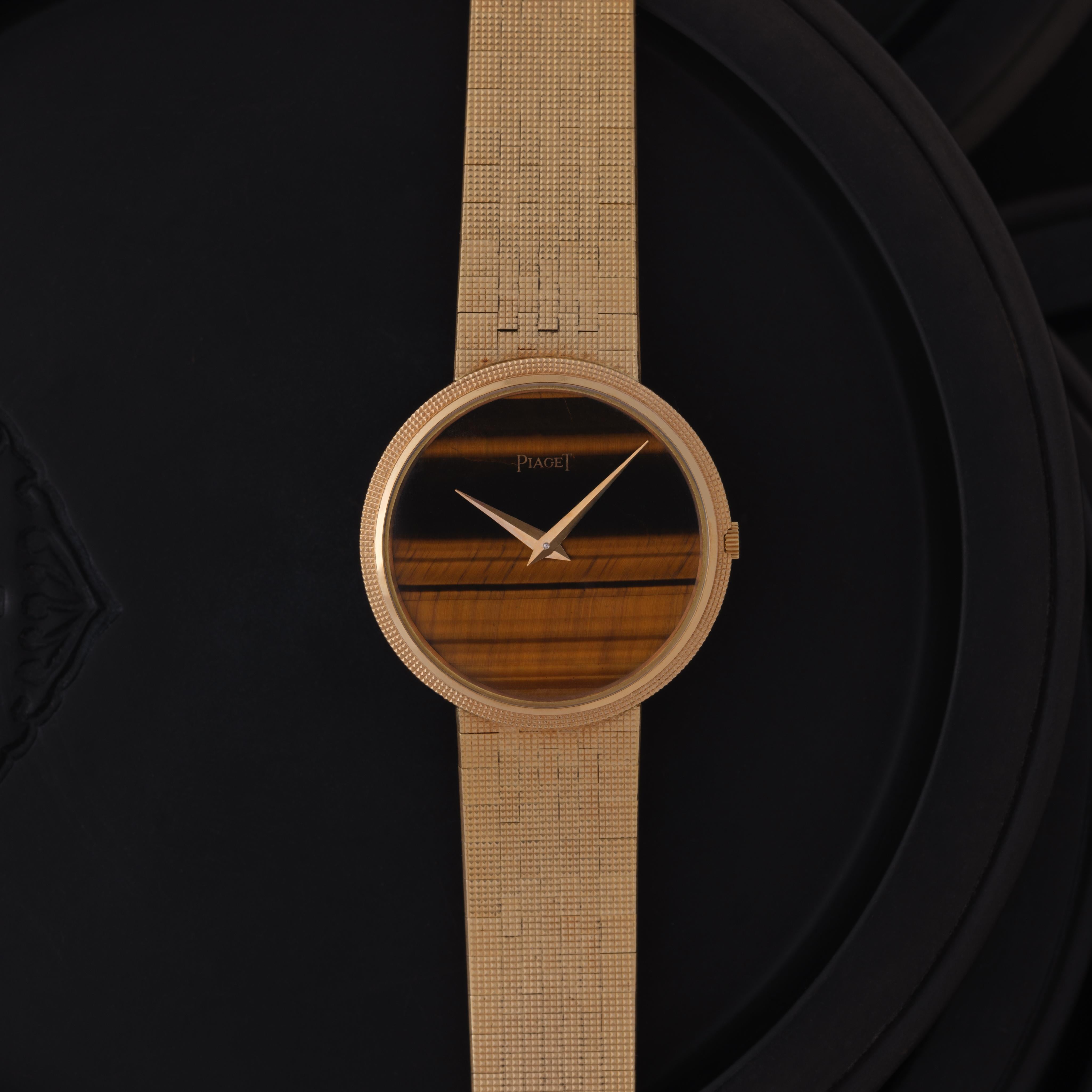 Fabricante: Piaget
Model No: 
Año: 1970
Material: Oro Amarillo 18k
Esfera: Ojo de tigre
Medida de la caja: 28 mm
Movimiento: Viento manual
Estado: Muy bueno
Peso: 00 gramos
Talla: Se adapta a muñecas de hasta 7,0
