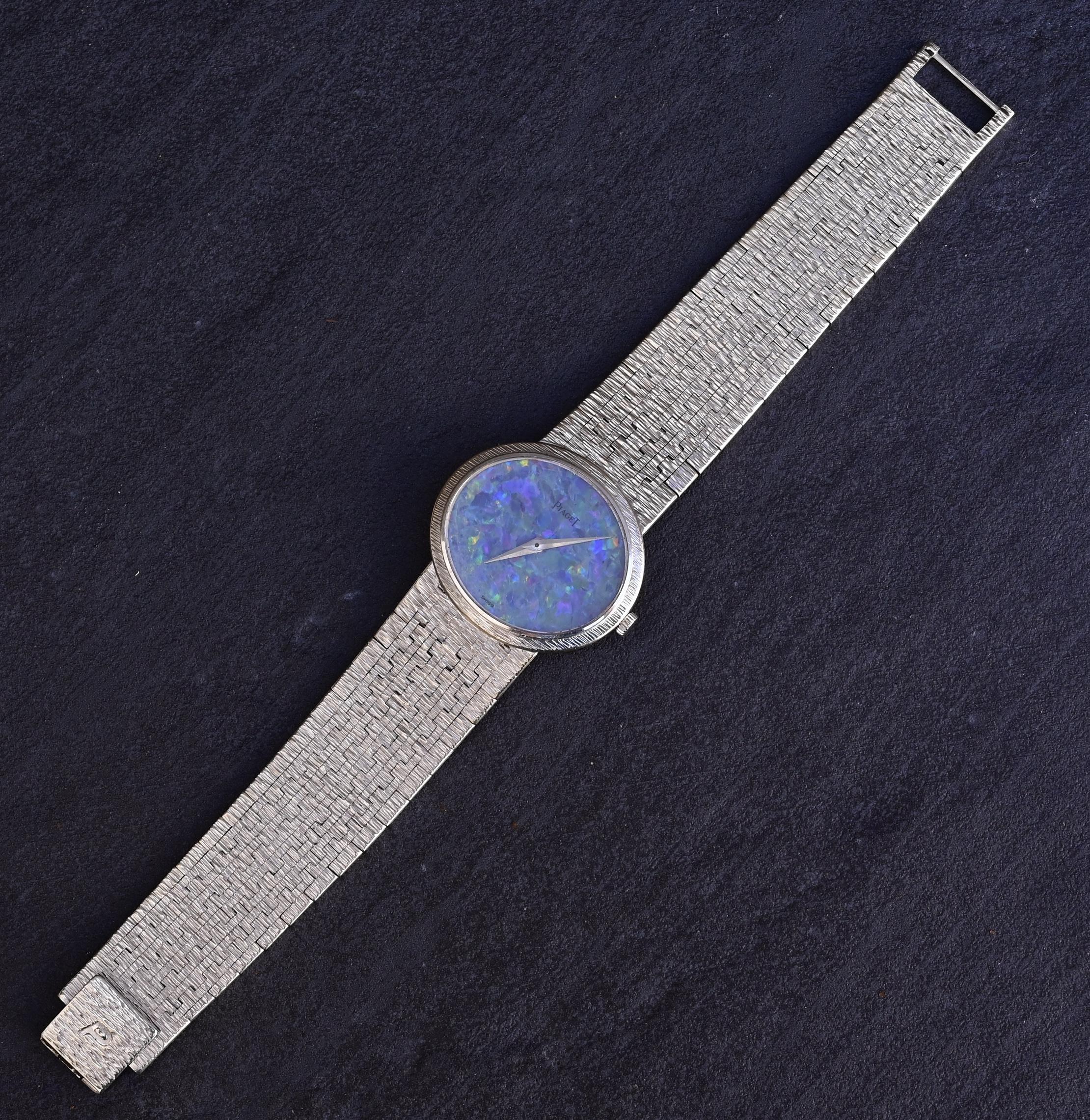 Round Cut Vintage Piaget 9801 A6 18K White Gold Wristwatch with Opal Dial – 57g, 16cm