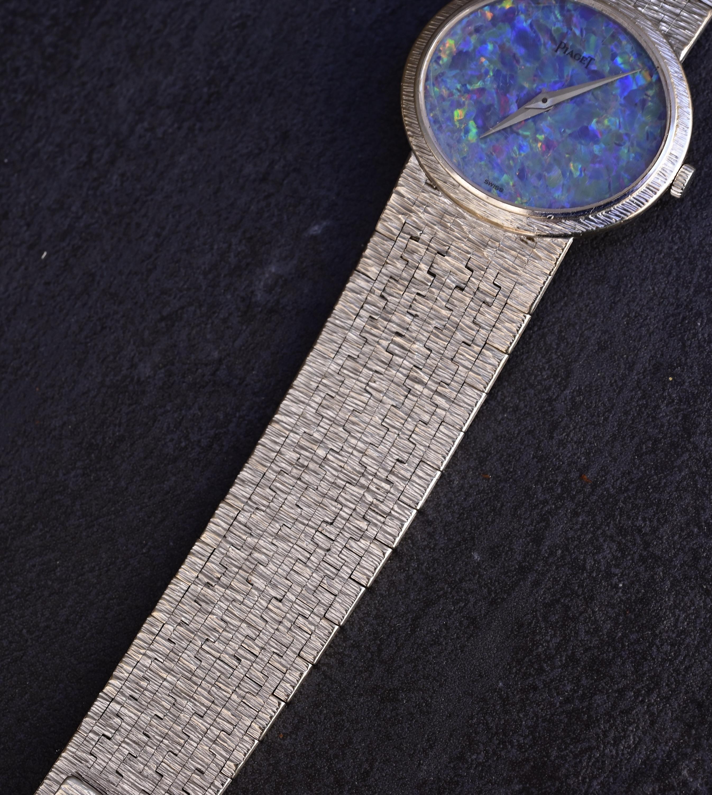 Vintage Piaget 9801 A6 18K White Gold Wristwatch with Opal Dial – 57g, 16cm In Good Condition In Media, PA