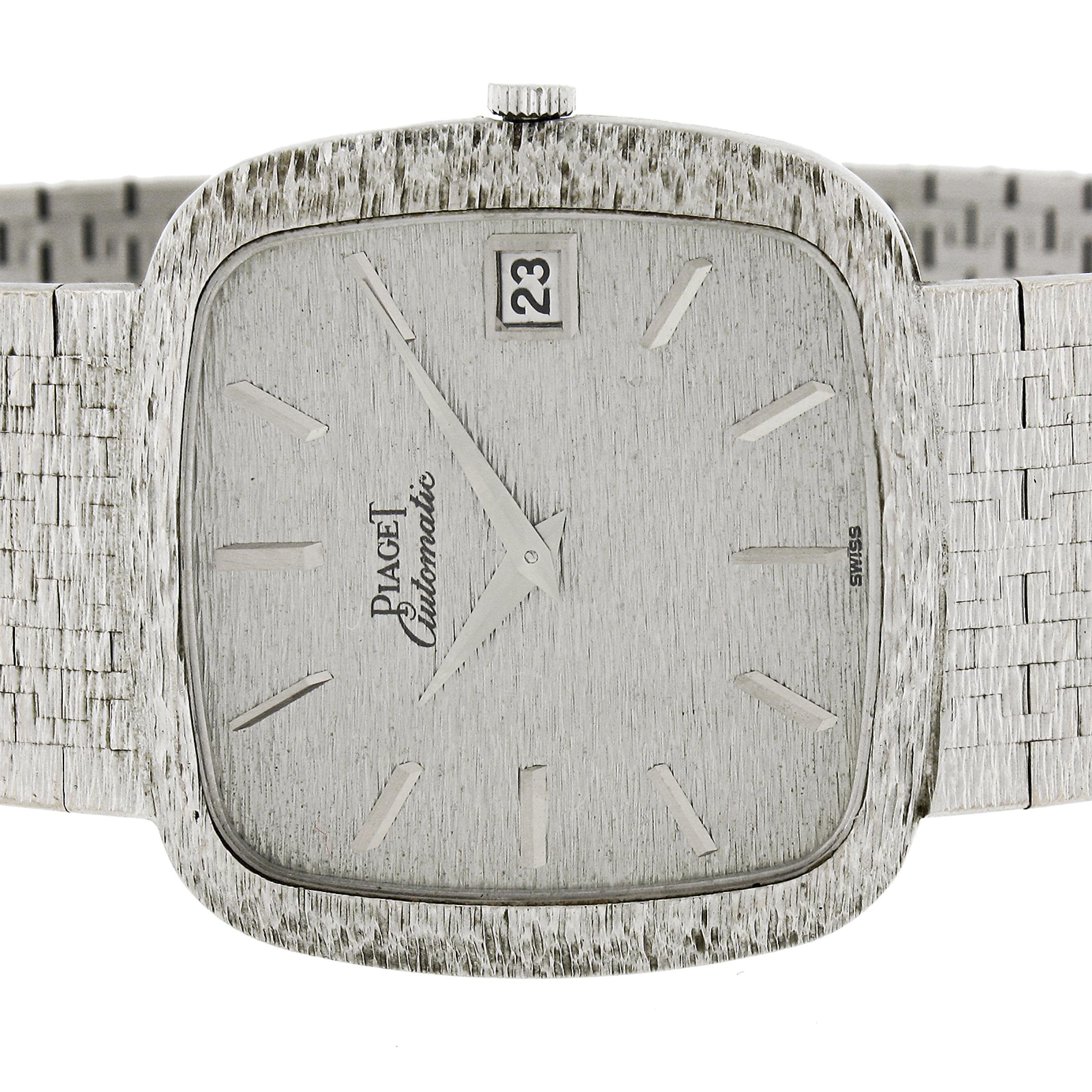 Women's or Men's Vintage Piaget Automatic 18k Gold 32mm Cushion Texture Link Bracelet Wrist Watch