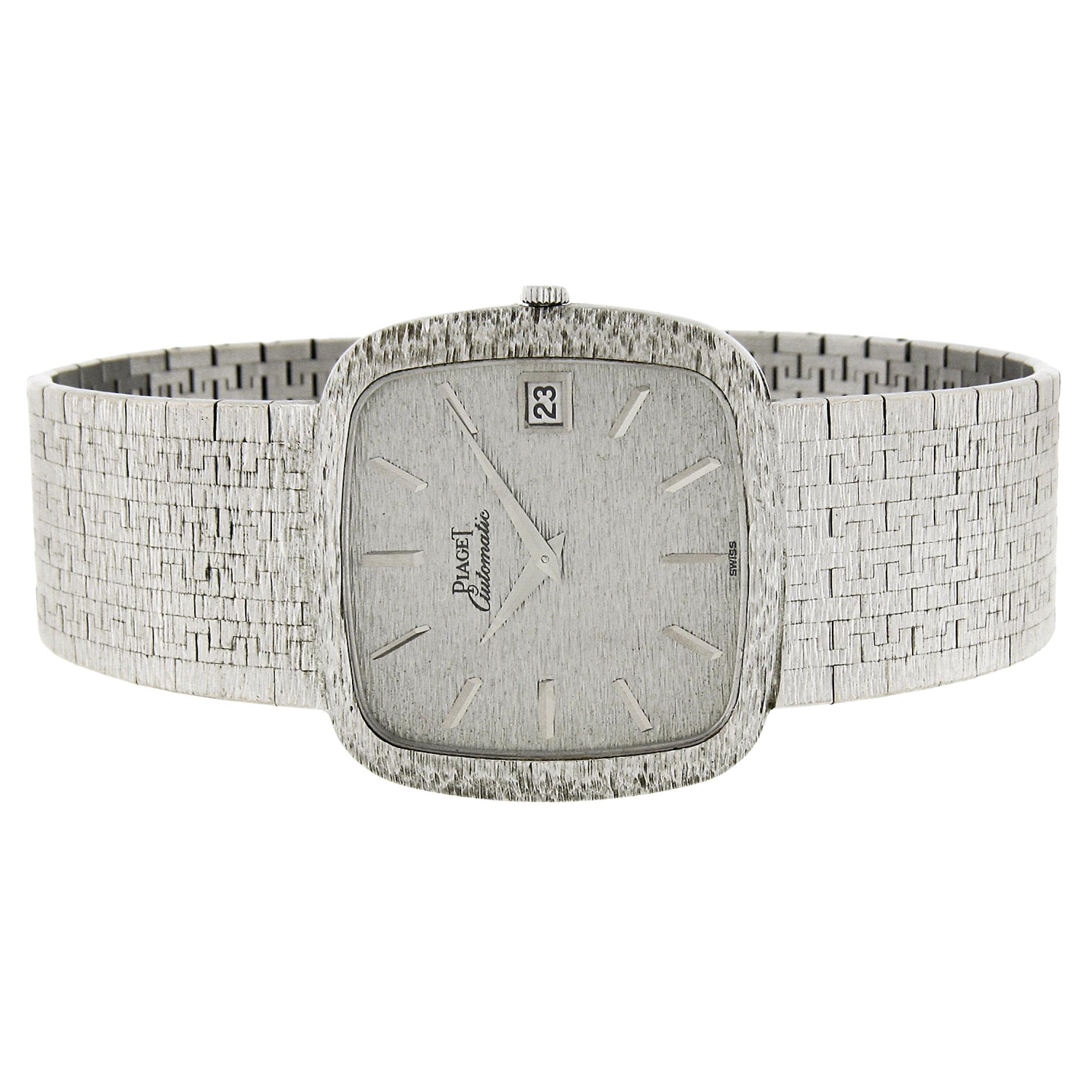 Vintage Piaget Automatic 18k Gold 32mm Cushion Texture Link Bracelet Wrist Watch