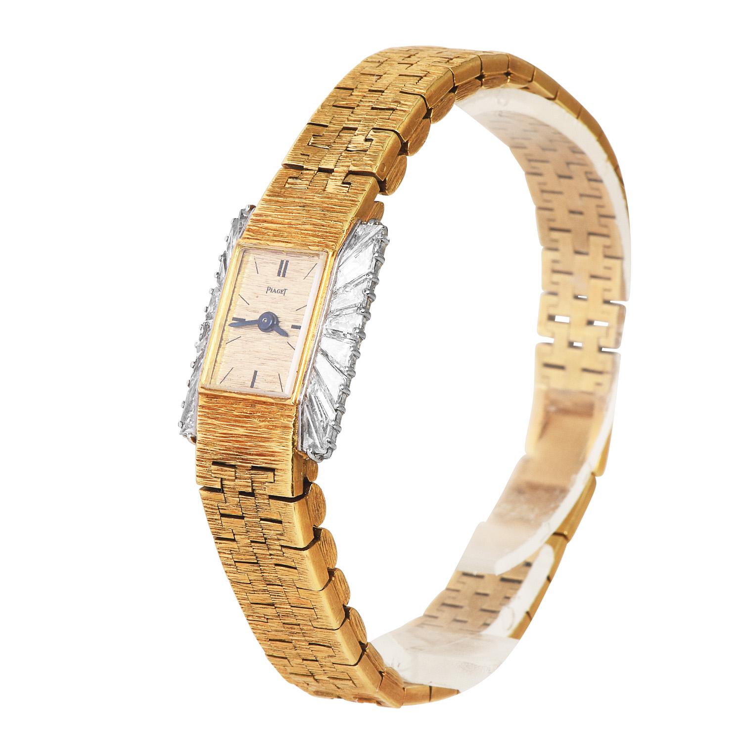 Unique Vintage Piaget LAdies wristwatch. A highly collectible piece, for a delicate and elegant wrist.
Crafted completely in 18k yellow gold, with white gold accents. Gold dial With Piaget back winder mechanical movement.
Enhanced by 18 Baguette-cut
