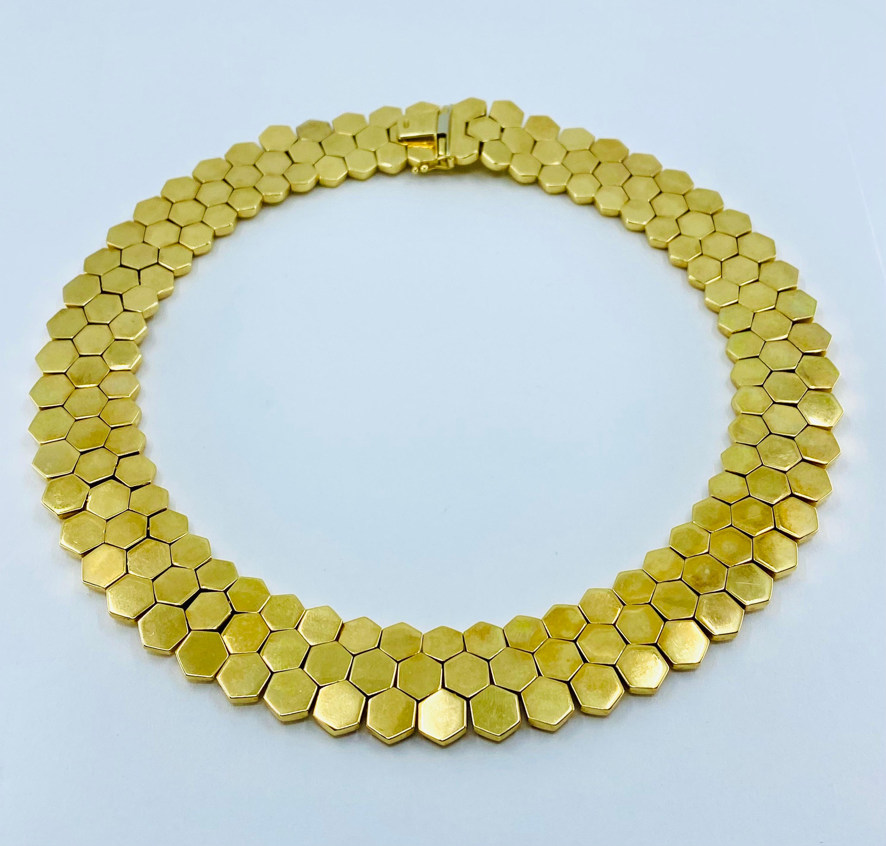 Vintage Piaget Honeycomb Gold Necklace In Excellent Condition For Sale In Beverly Hills, CA