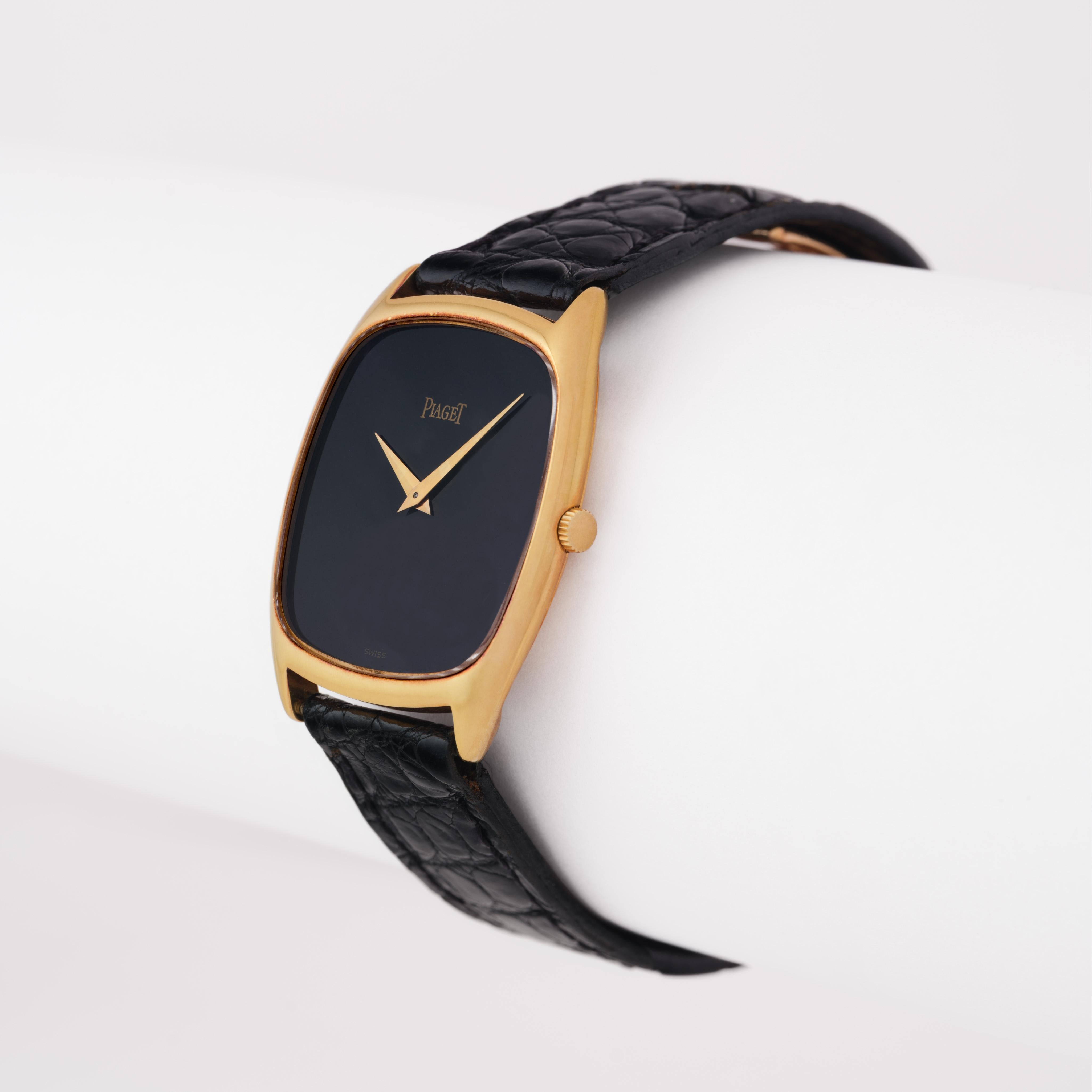 Tumbled Vintage Piaget Model 9591 Emperador 18 Karat Yellow Gold 29mm Onyx Dial For Sale