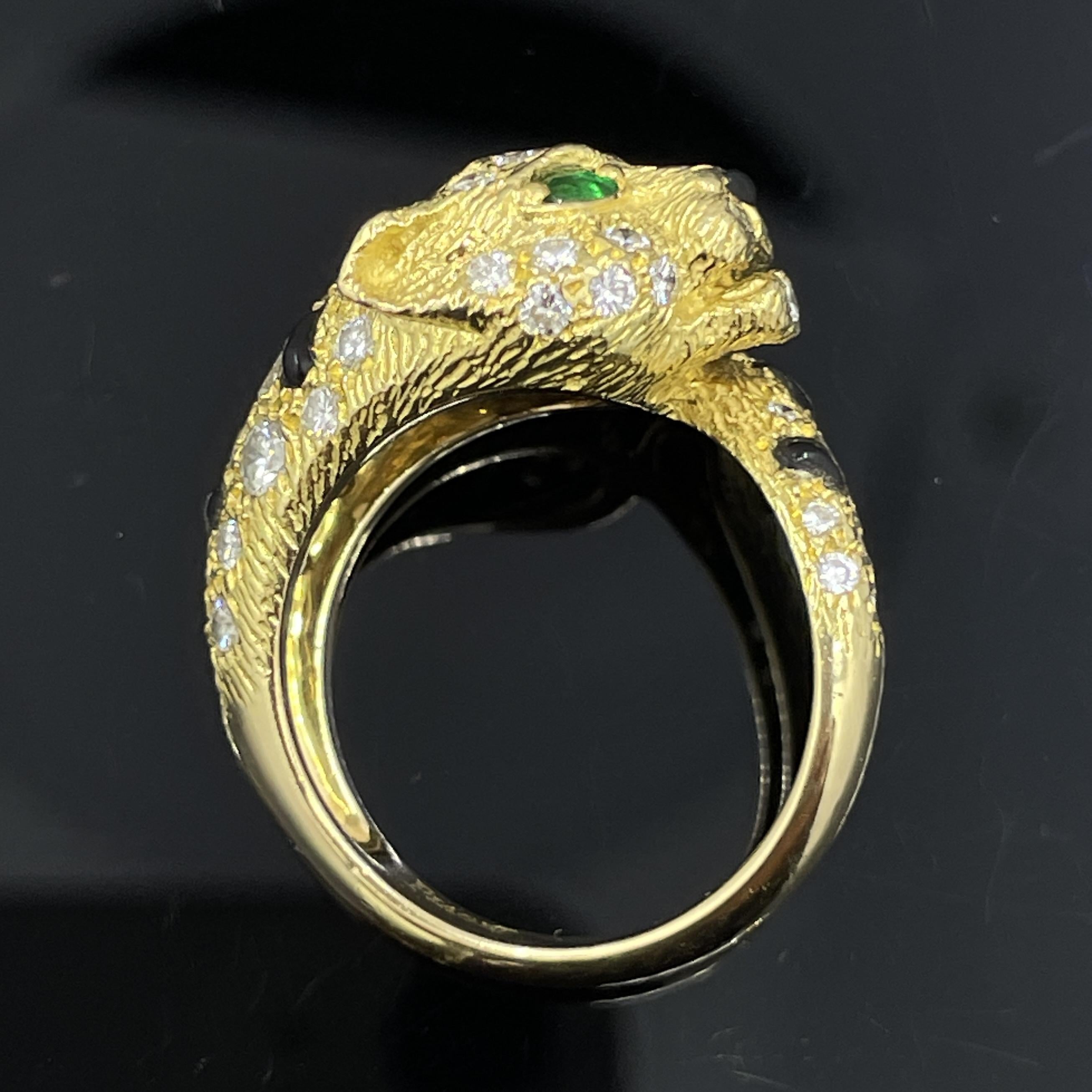 Vintage Piaget Panther Ring Diamond Onyx & Emerald 18k Yellow Gold - French For Sale 4