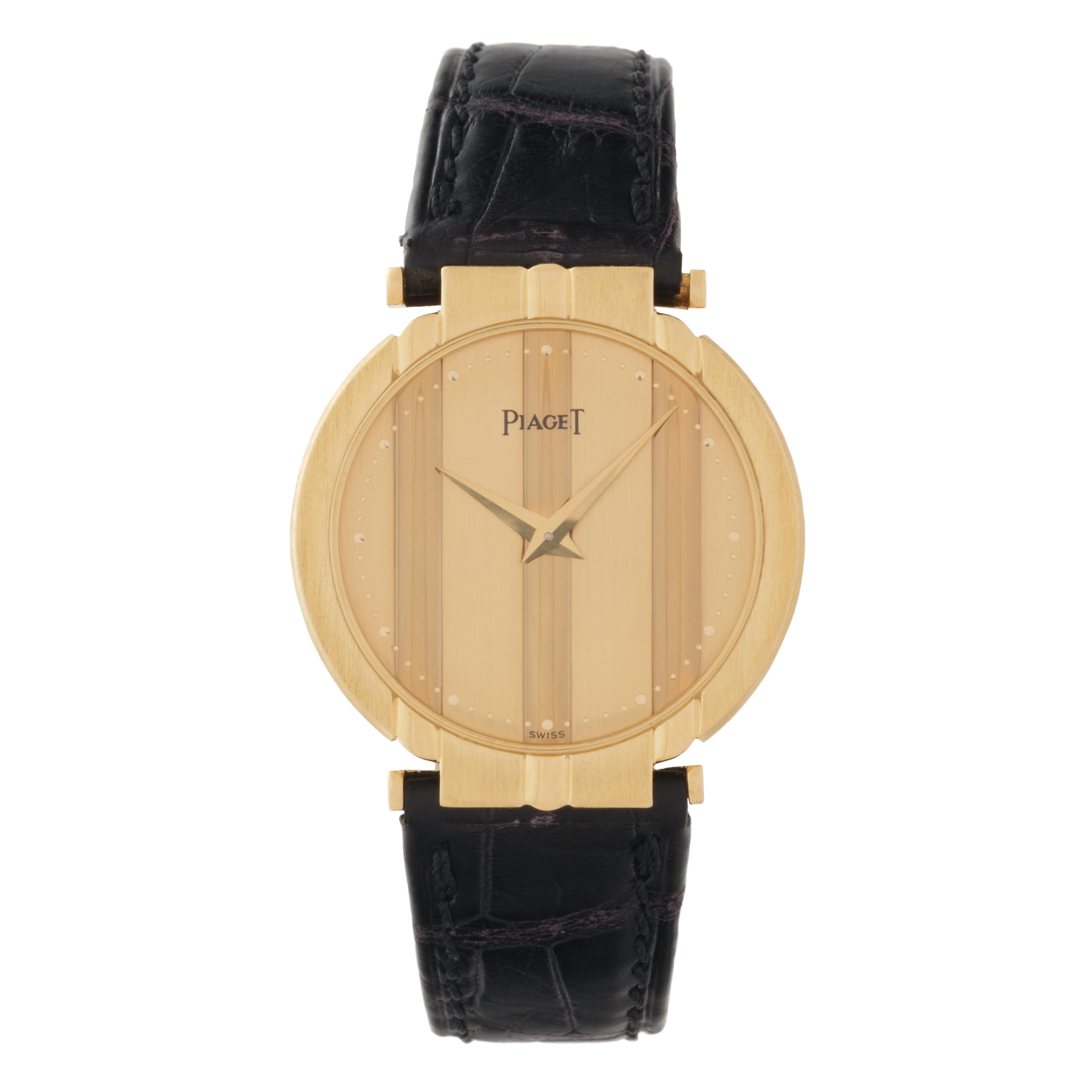 Moderne Montre Vintage Piaget Model No 7273 Or Jaune 18 carats Mouvement à Quartz en vente