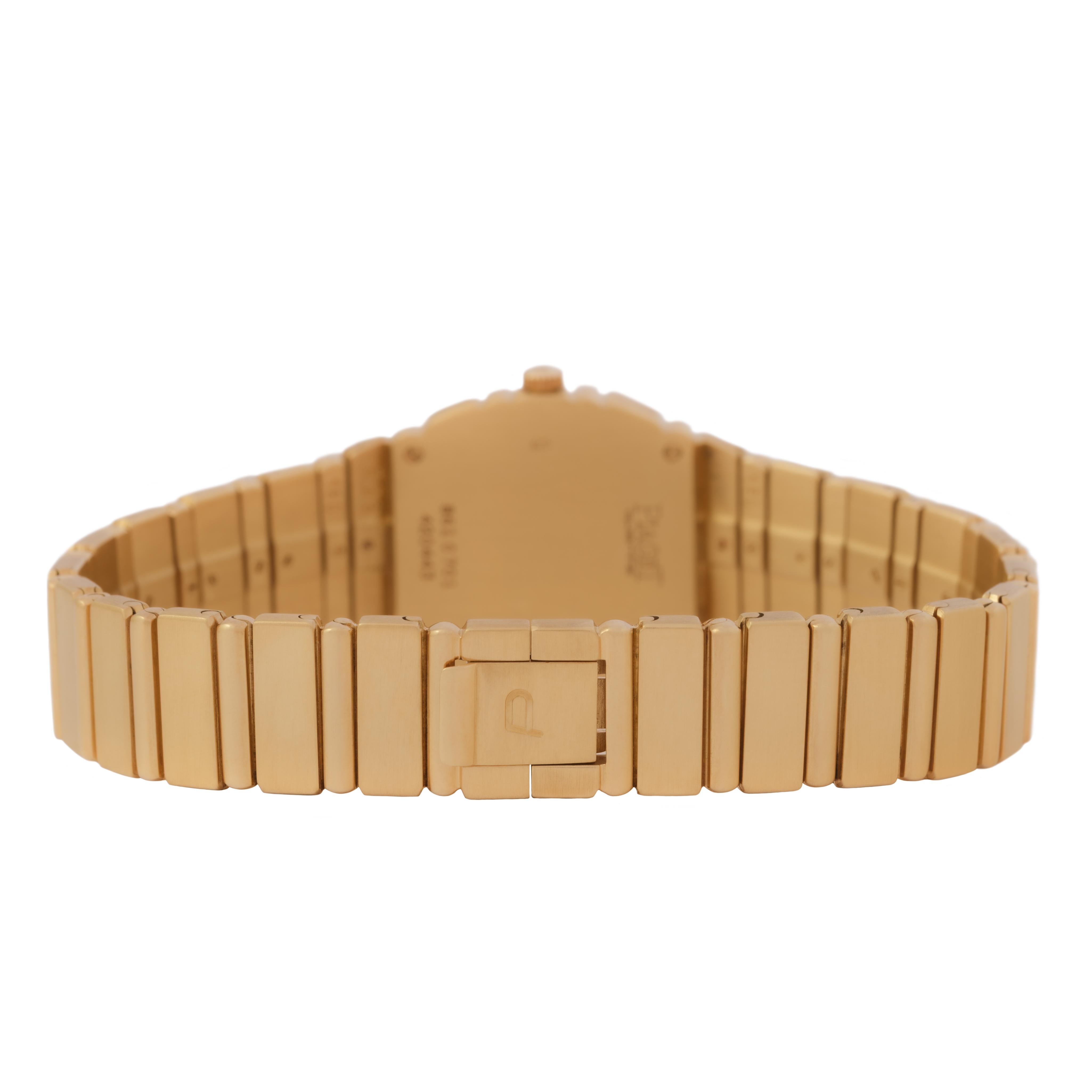 Vintage Piaget Polo Model 861C701 18 Karat Yellow Gold 23mm Mother-of-Pearl Dial For Sale 1