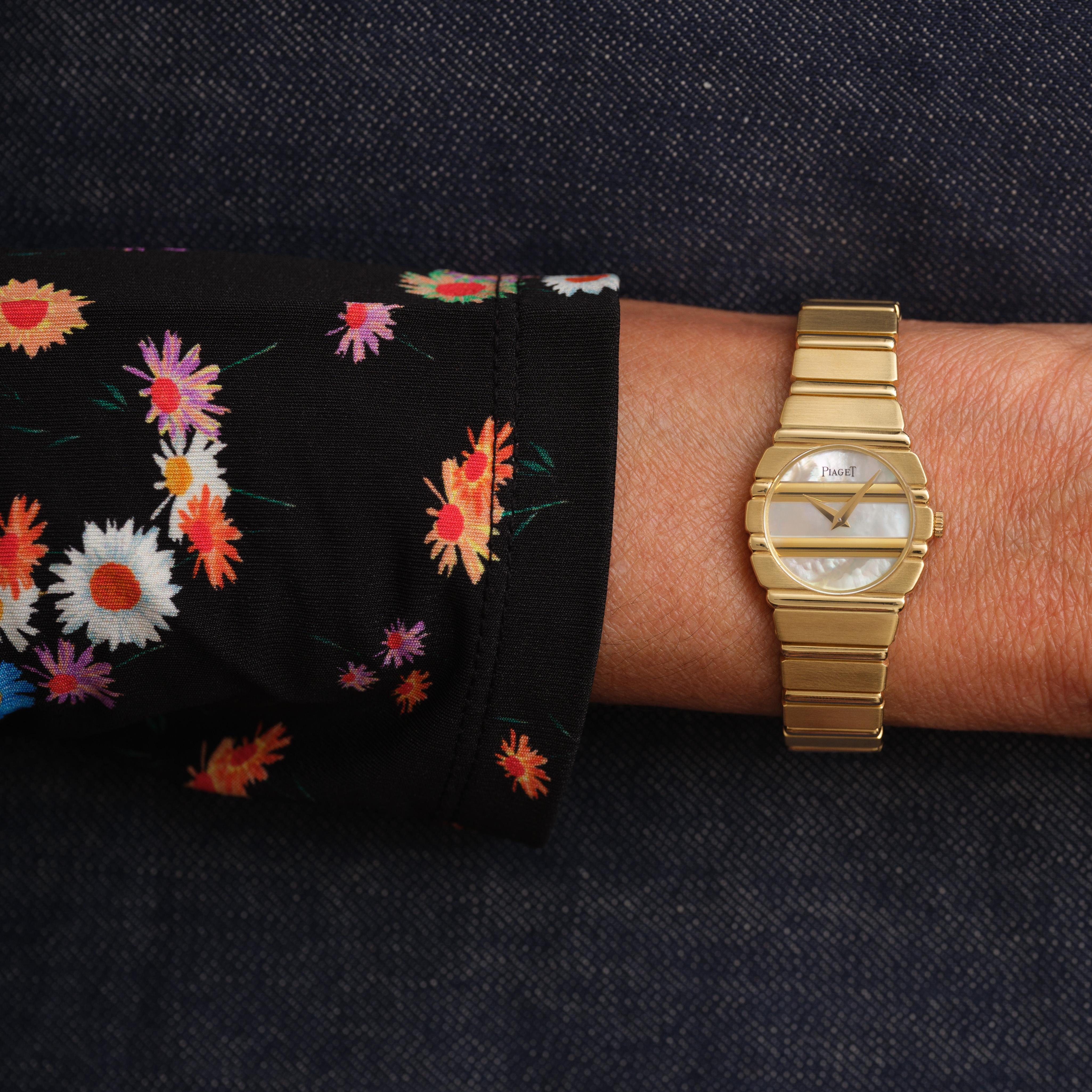 Vintage Piaget Polo Model 861C701 18 Karat Yellow Gold 23mm Mother-of-Pearl Dial For Sale 2