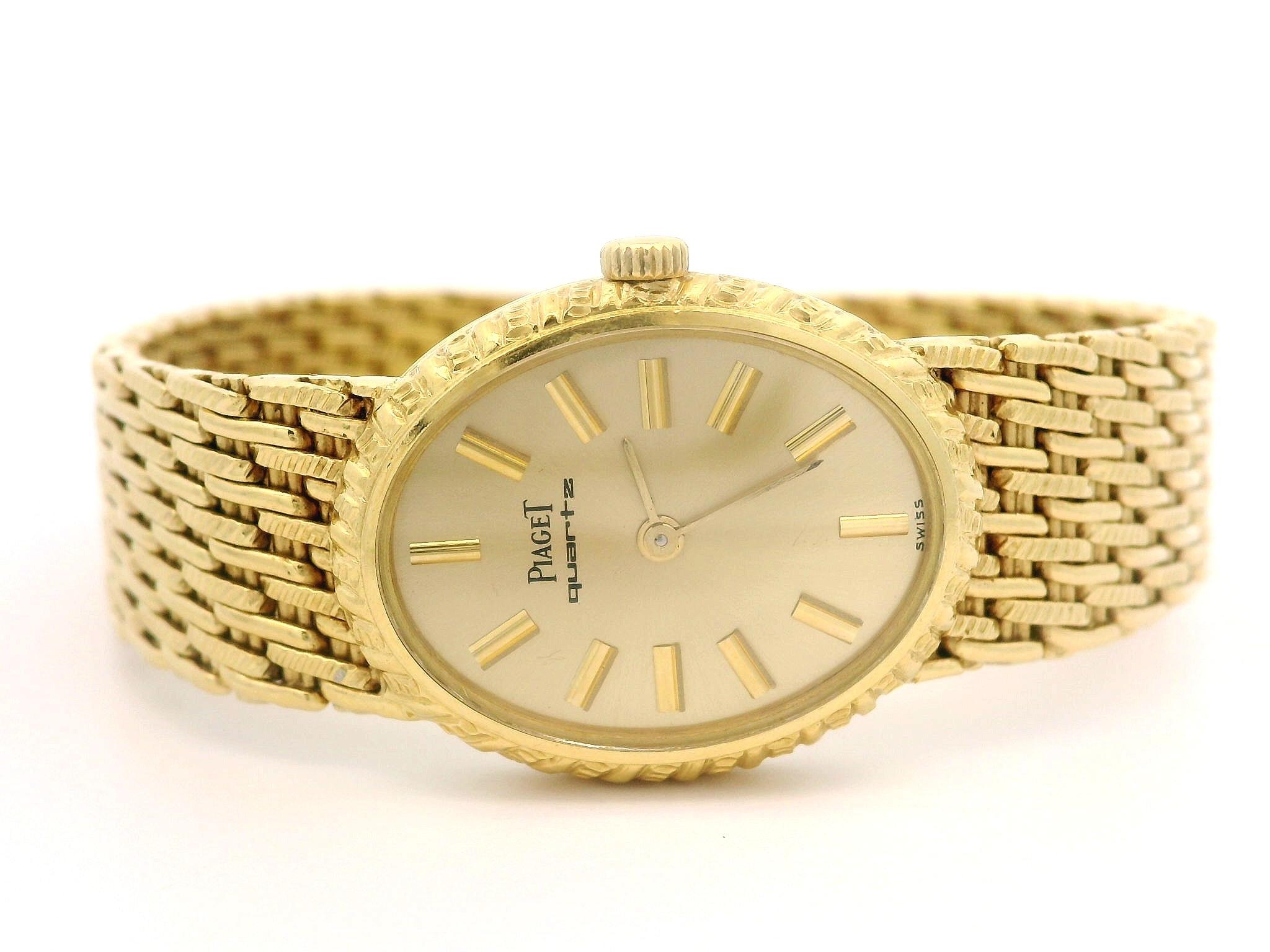 Women's Vintage Piaget Quartz 18k Yellow Gold Oval Wrist Watch Bracelet Ref. 8552 P 31