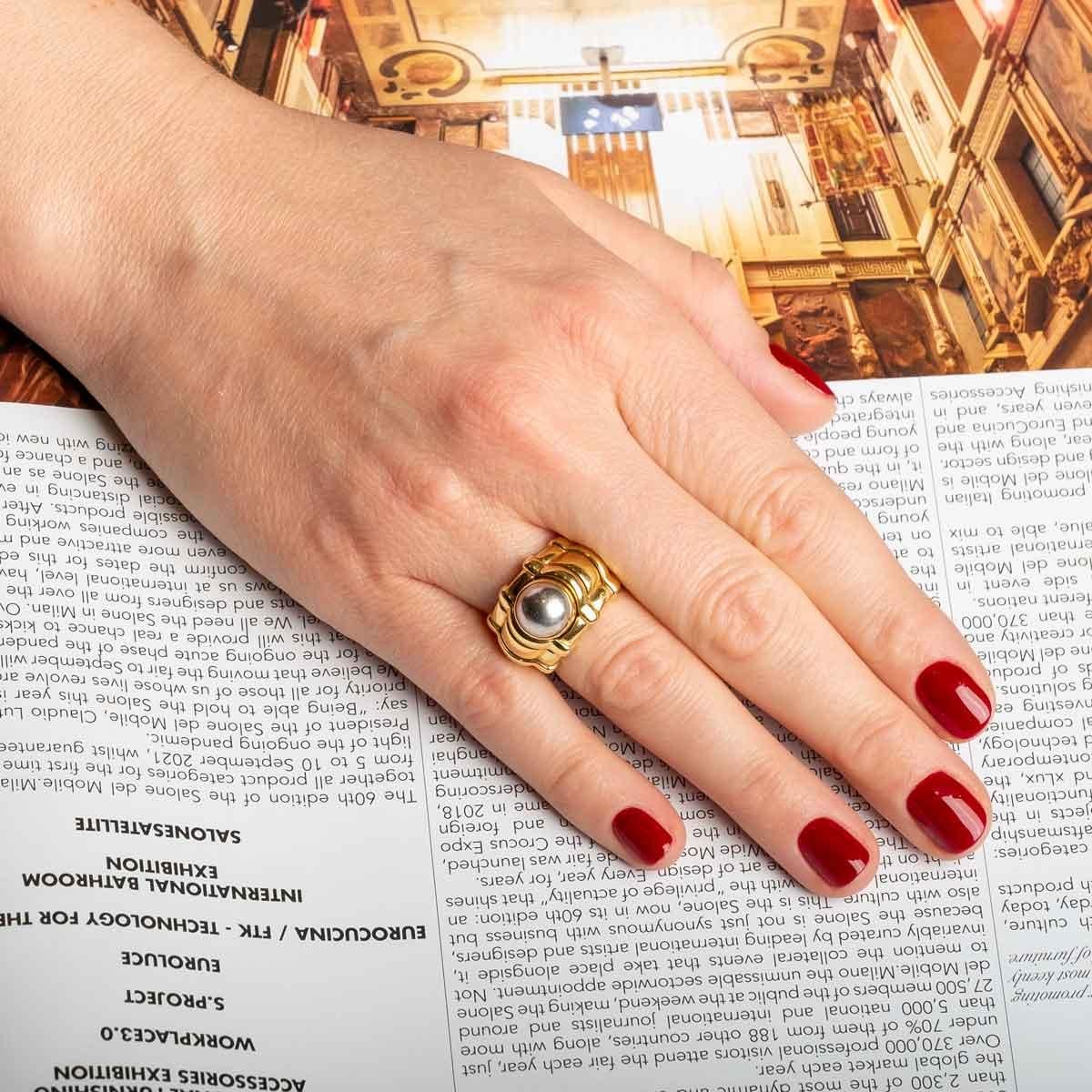 Taglio a sfera Anello d'epoca Piaget Tanagra a fascia larga in oro 18 carati con ematite - Anno 1991 in vendita