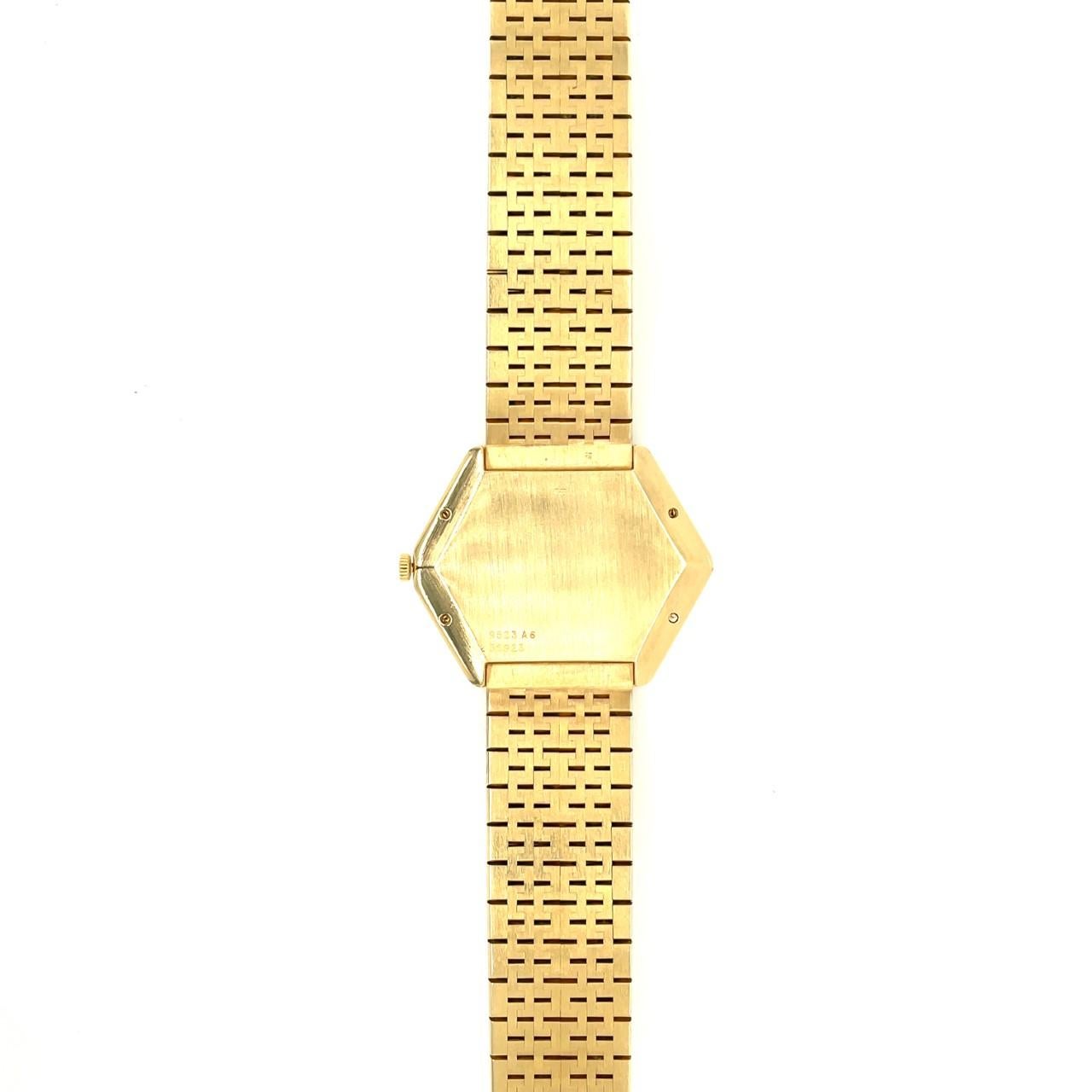 Piaget: 18 Karat Gelbgold Koralle Onyx Achteckige Armbanduhr (Moderne)