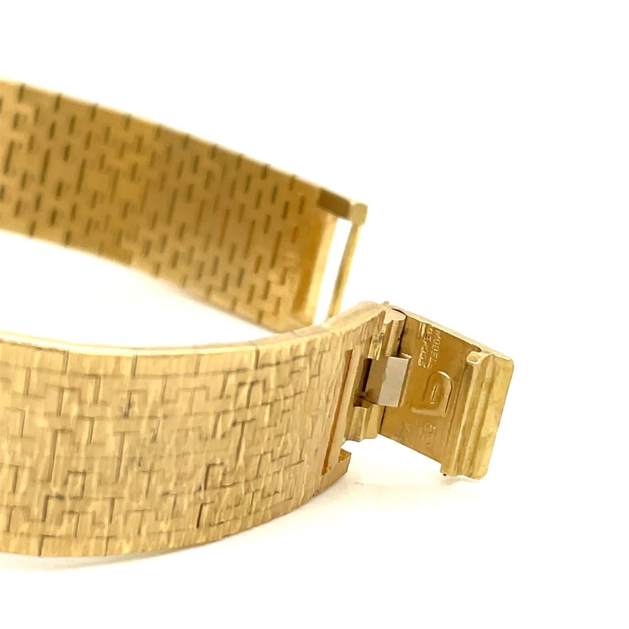 Piaget: 18 Karat Gelbgold Koralle Onyx Achteckige Armbanduhr Damen