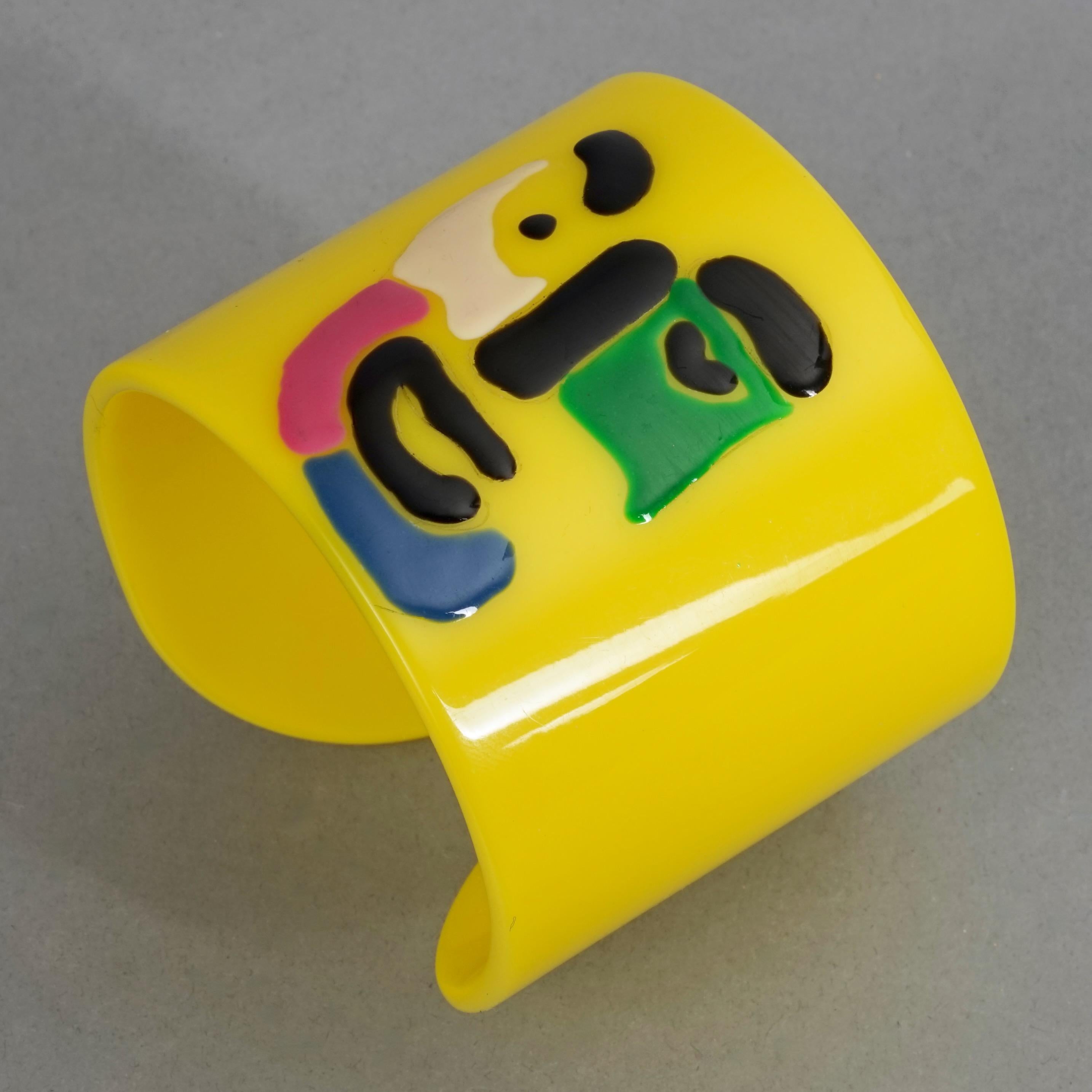 Vintage Picasso Abstract Yellow Lucite Cuff Bracelet In Excellent Condition In Kingersheim, Alsace