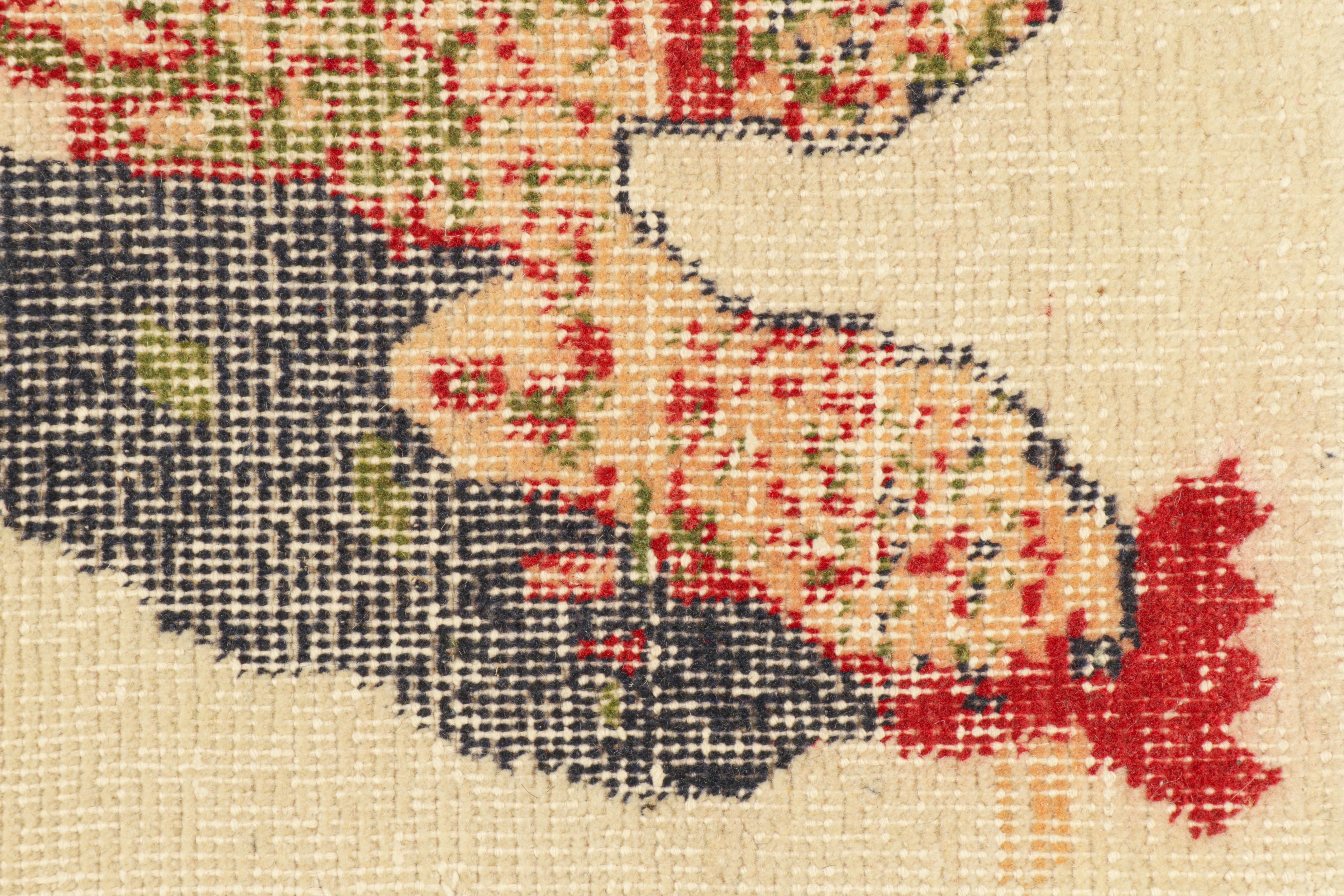 Afghano Tappeto vintage in beige con due galli gemelli, da Rug & Kilim in vendita