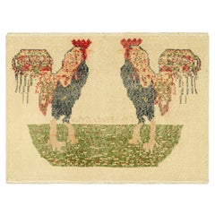 Alfombra Pictórica Vintage en Beige con Dos Gallos, de Rug & Kilim