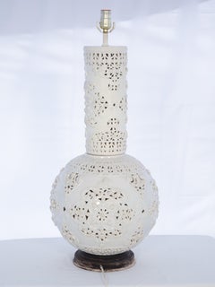 Vintage-Lampe aus durchbrochenem Blanc de Chine- und Biskuitporzellan