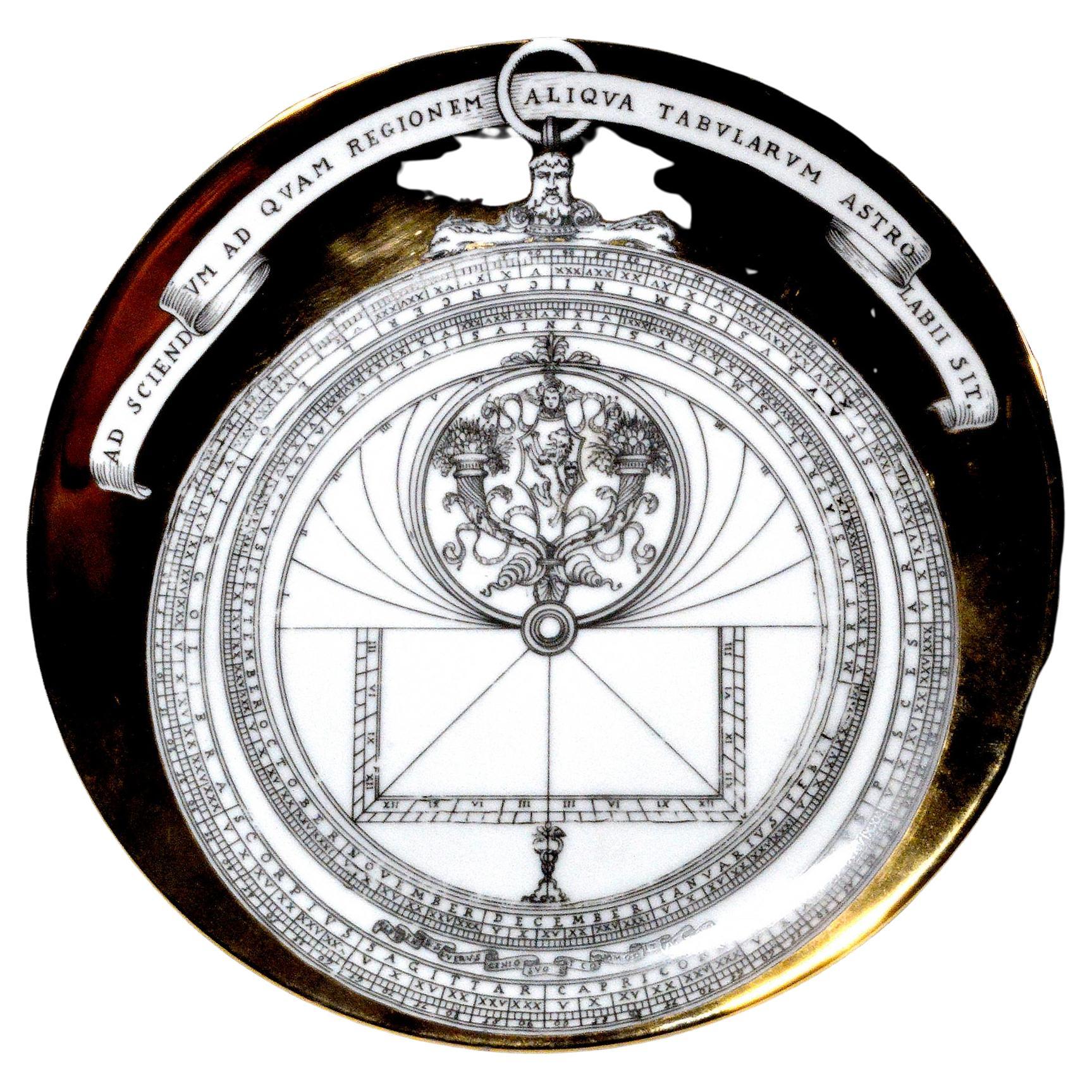 Assiette en porcelaine Astrolabe vintage Piero Fornasetti, #11 à motif Astrolabio