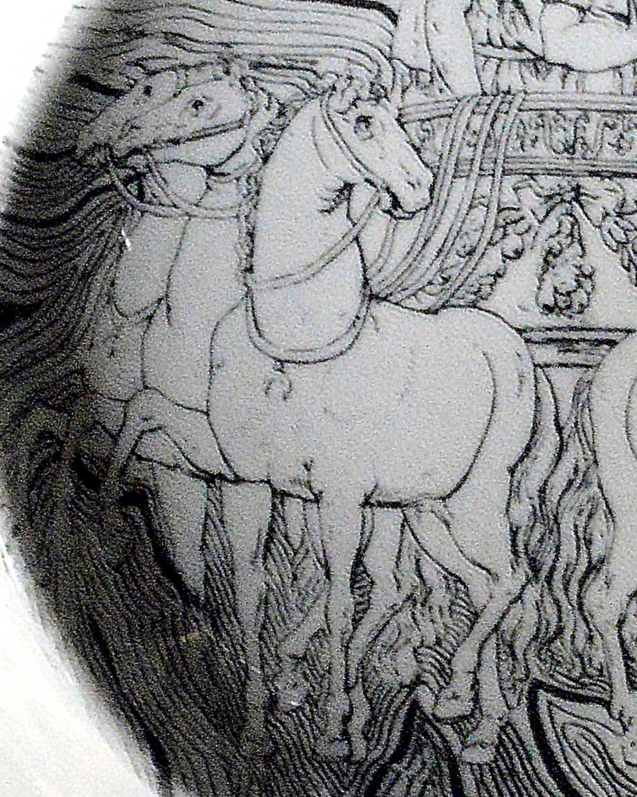 Mid-Century Modern Cendrier vintage Piero Fornasetti noir et blanc représentant un char romain en vente