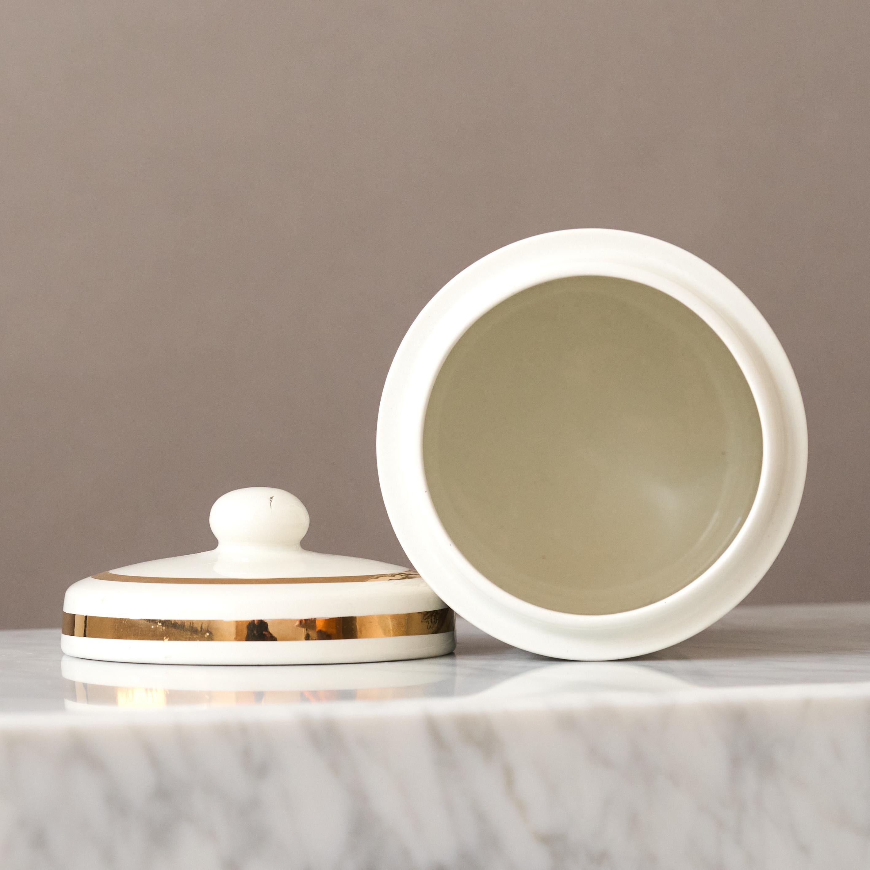 Vaso in ceramica con coperchio dipinto a mano Piero Fornasetti, Italia, anni '60. in vendita 1