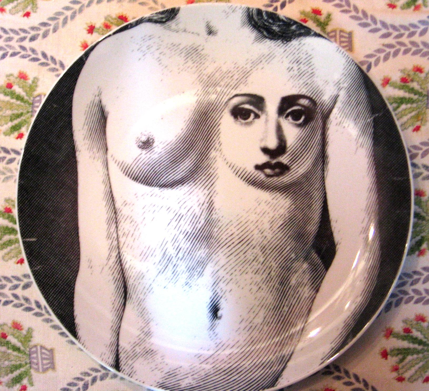 Mid-Century Modern Vintage Piero Fornasetti Tema E Variazoni Porcelain Plate,  Number 308, 1970s