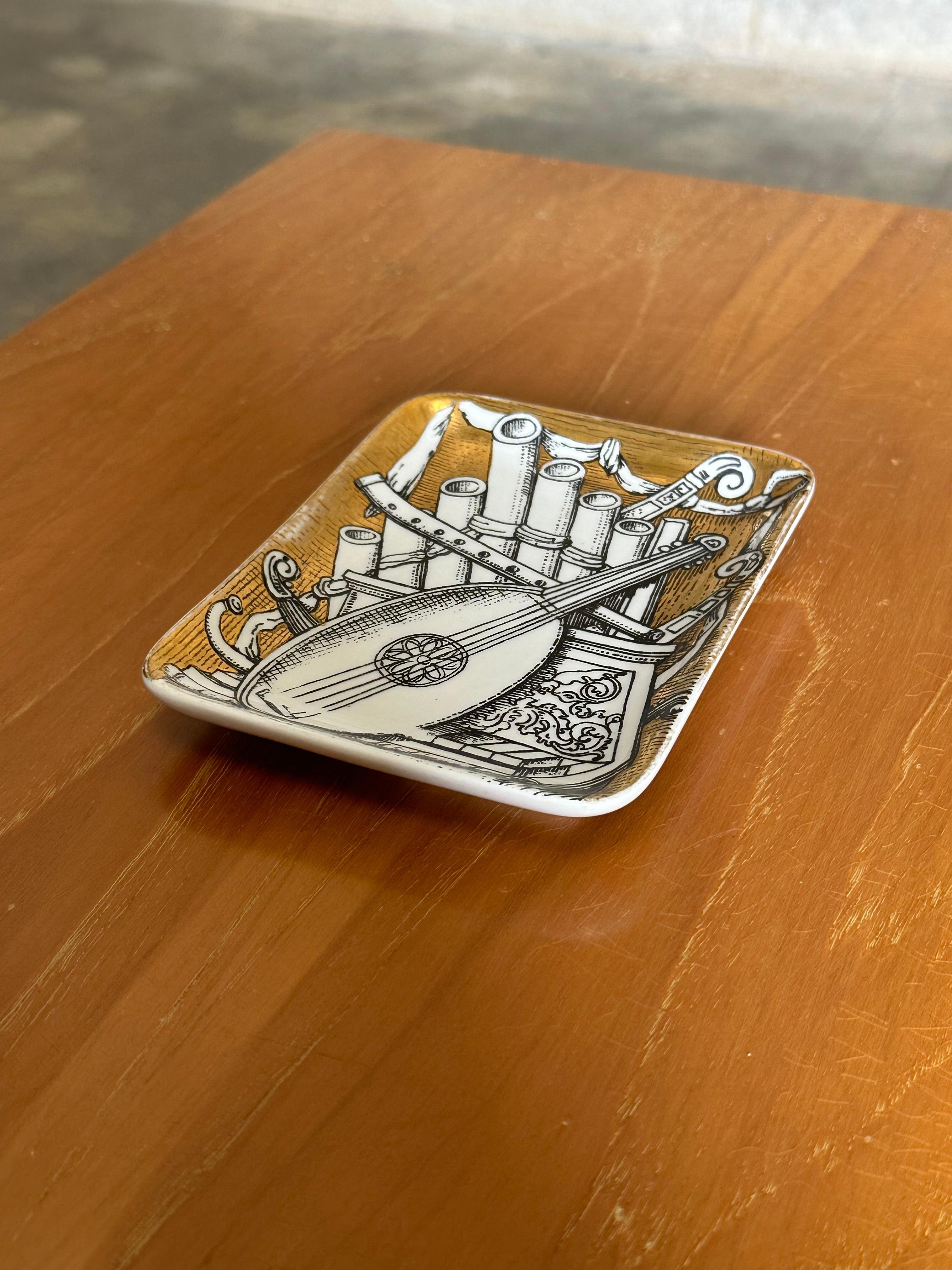 Mid-Century moderno Vassoio per Vide Poche o Trinket d'epoca di Piero Fornasetti in vendita