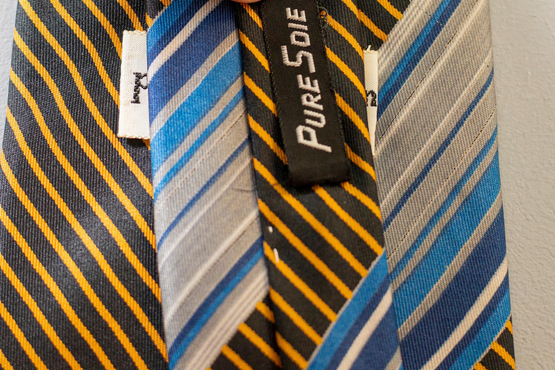 Vintage Pierre Balmain 100% silk tie with small yellow stripes  In Good Condition For Sale In Milano, IT