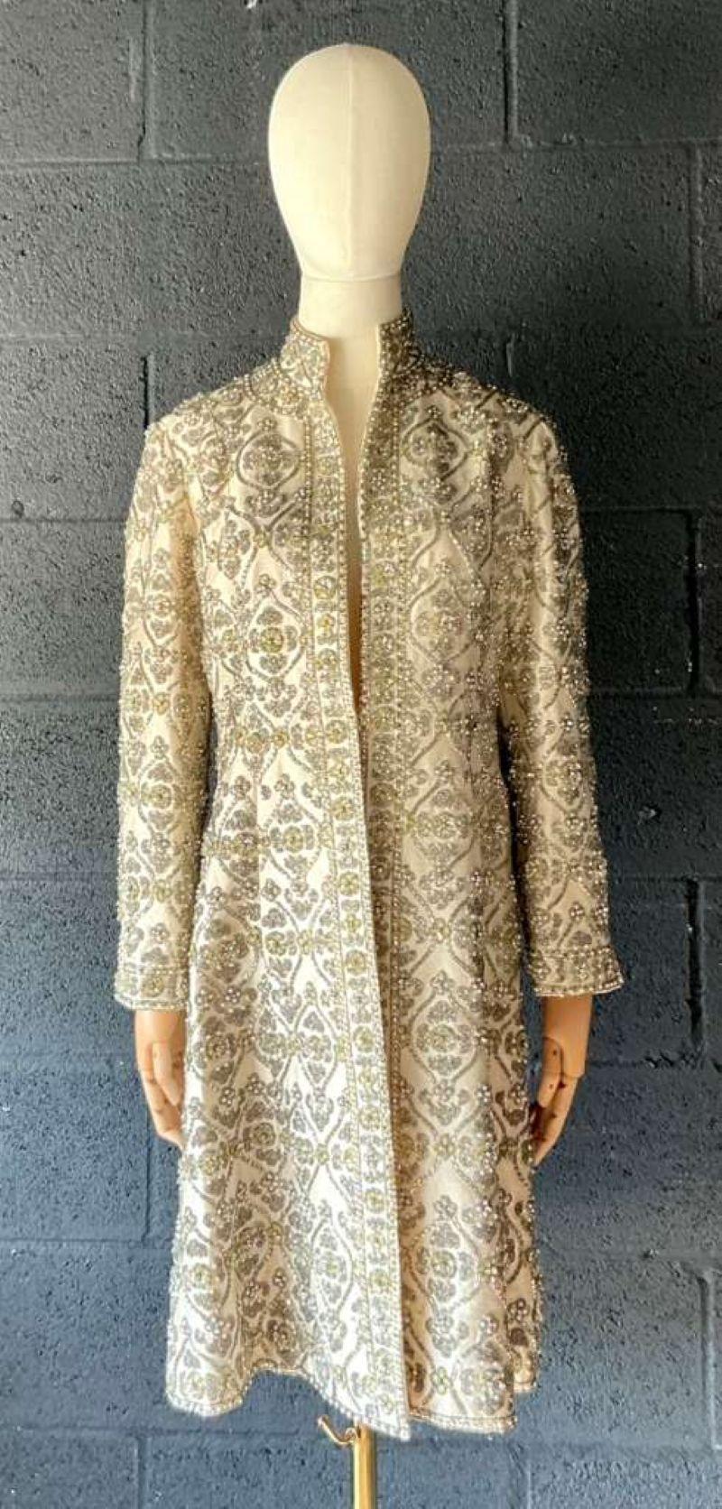 Beige Cappotto vintage con perline di Pierre Balmain in vendita