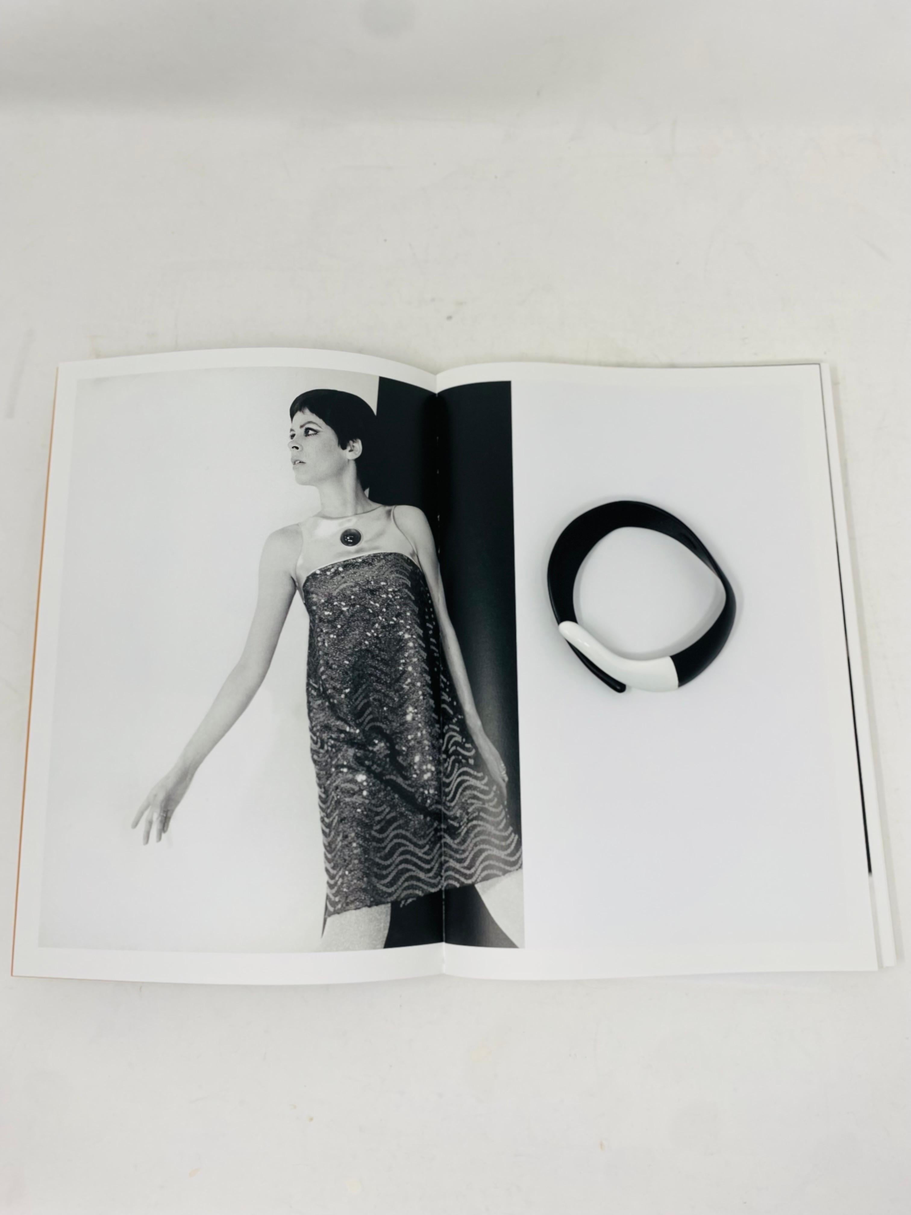 Abstrakter, futuristischer, modernistischer Vintage-Armreif von Pierre Cardin, 1960er Jahre (Französisch) im Angebot