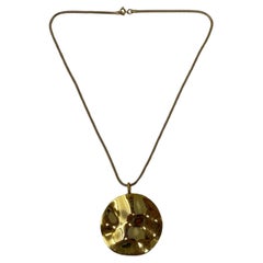 Pierre Cardin, collier pendentif moderniste futuriste abstrait, années 1970