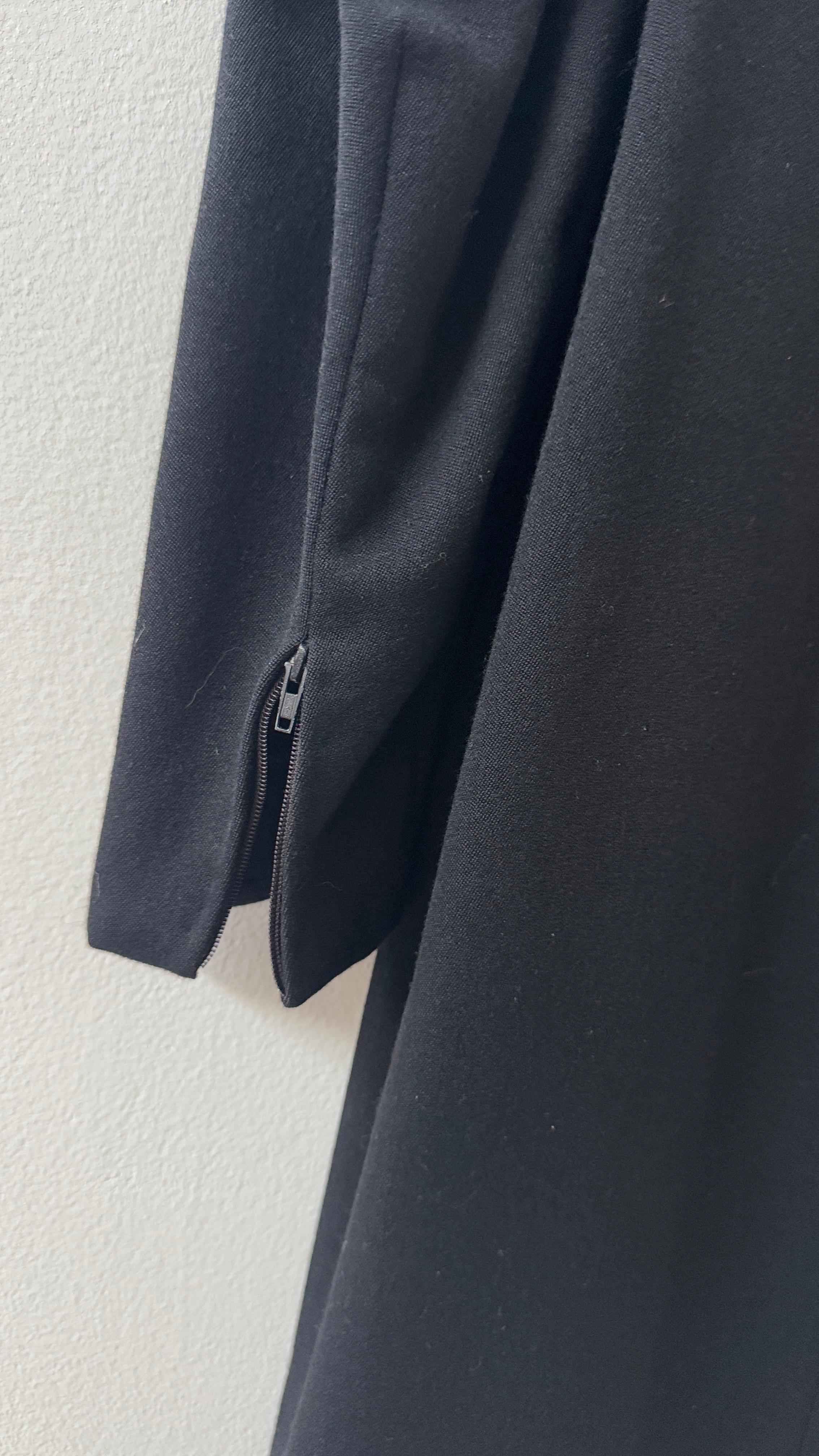 Vintage Pierre Cardin Black Dress with Sculptural Shoulders In Excellent Condition For Sale In Milano, IT