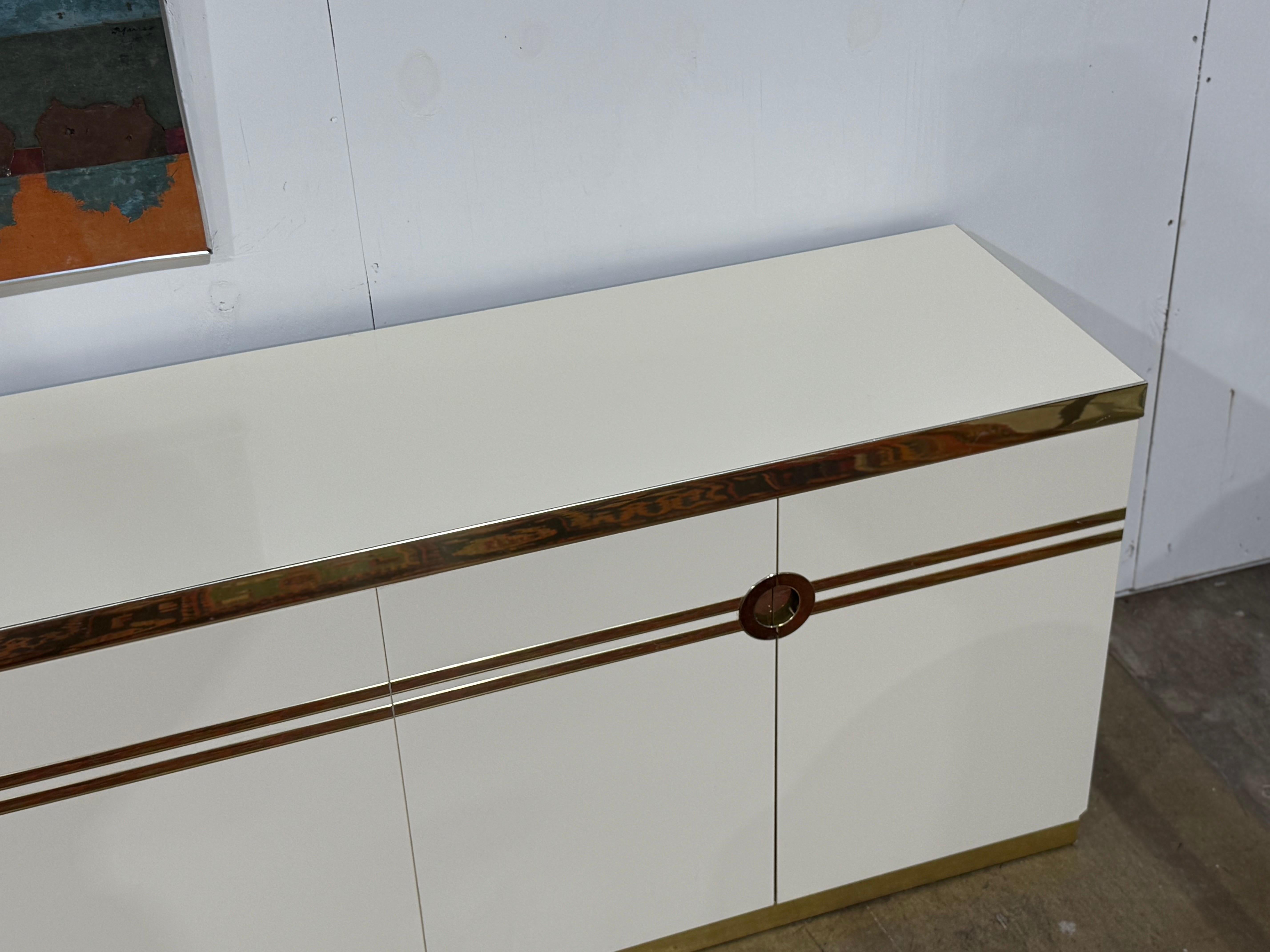 Credenza Pierre Cardin d'epoca - Mobile postmoderno in stile Art Deco - Ottone in vendita 8