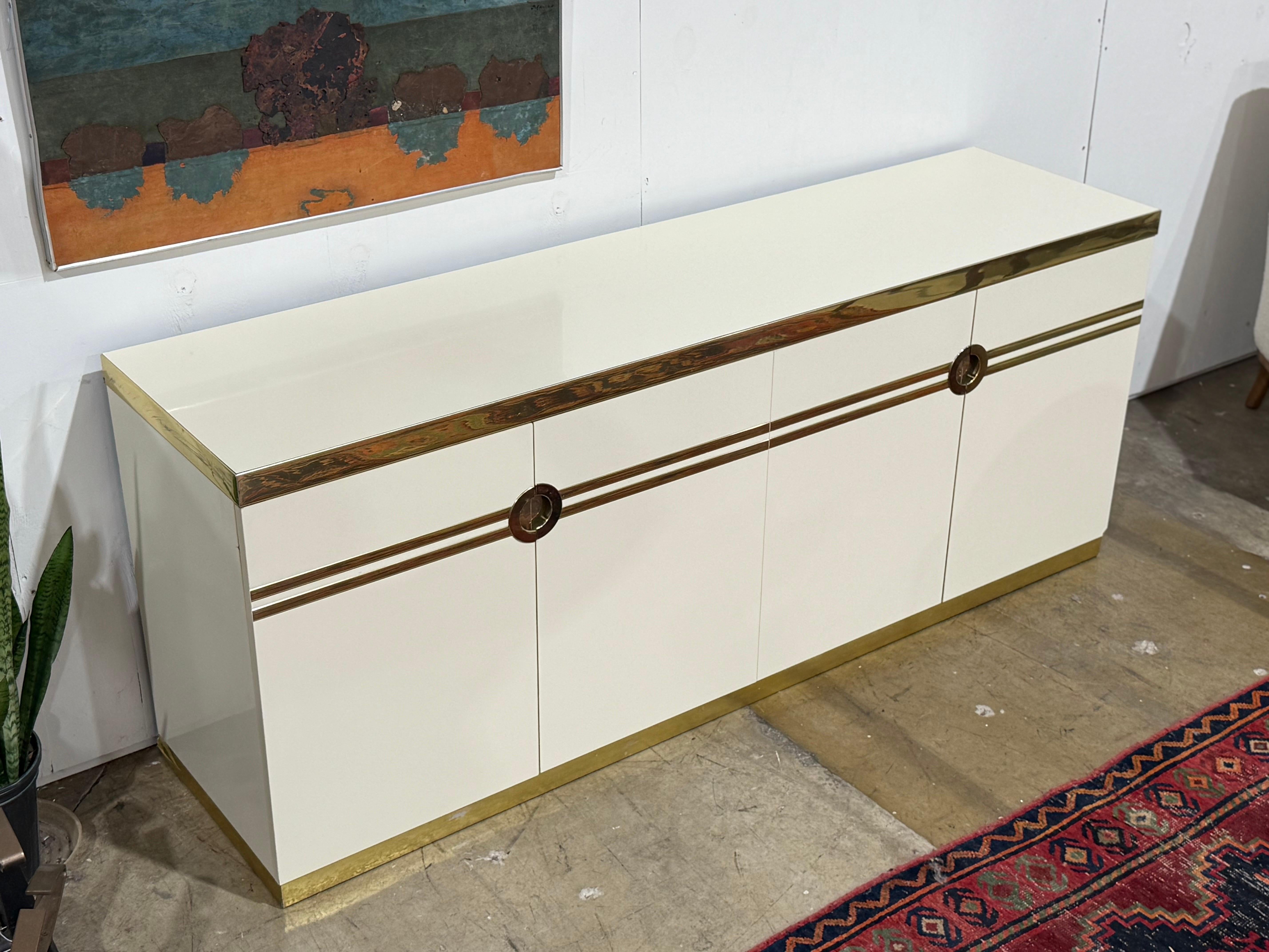 Credenza Pierre Cardin d'epoca - Mobile postmoderno in stile Art Deco - Ottone in vendita 9