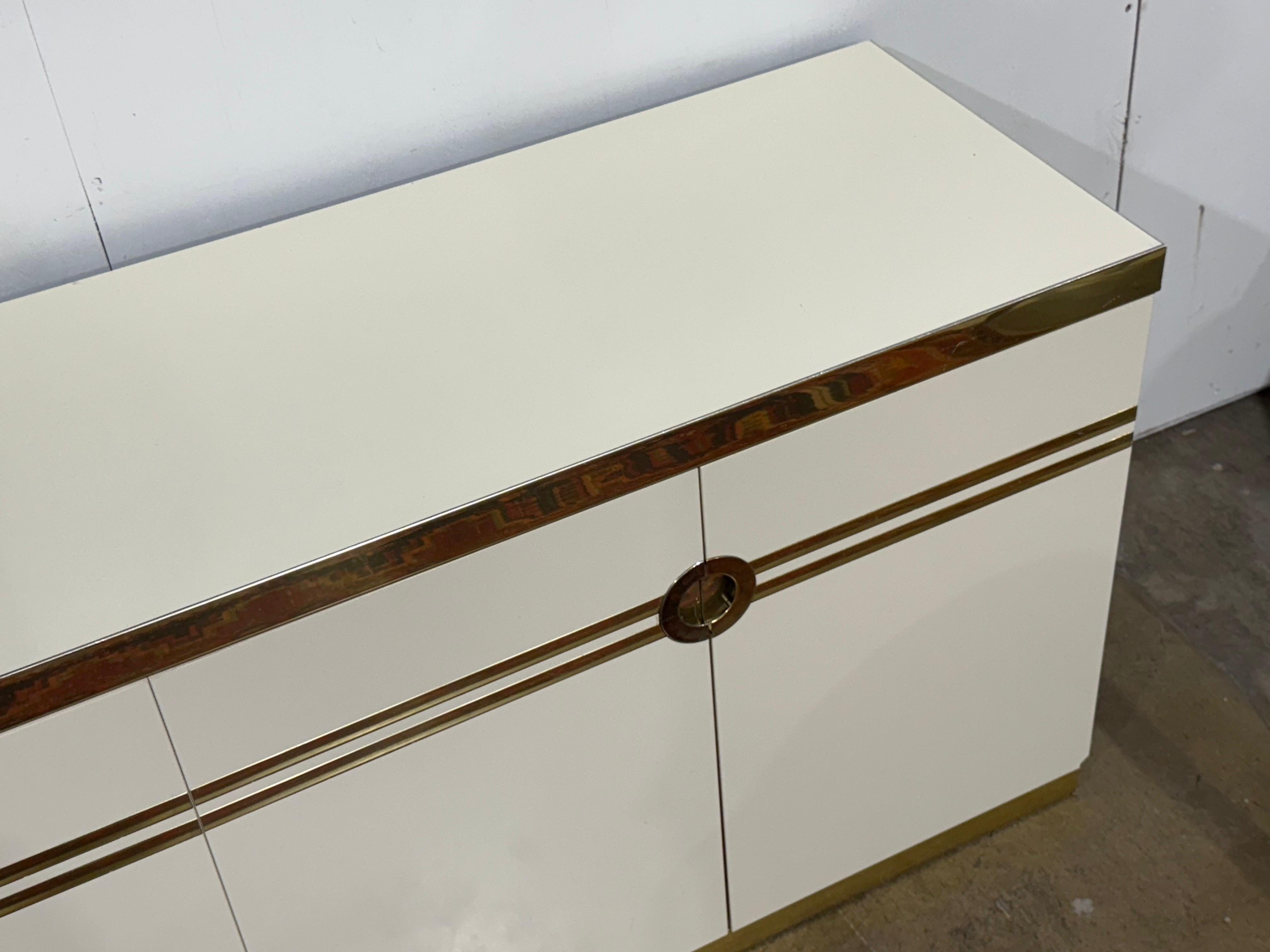 Credenza Pierre Cardin d'epoca - Mobile postmoderno in stile Art Deco - Ottone in vendita 2